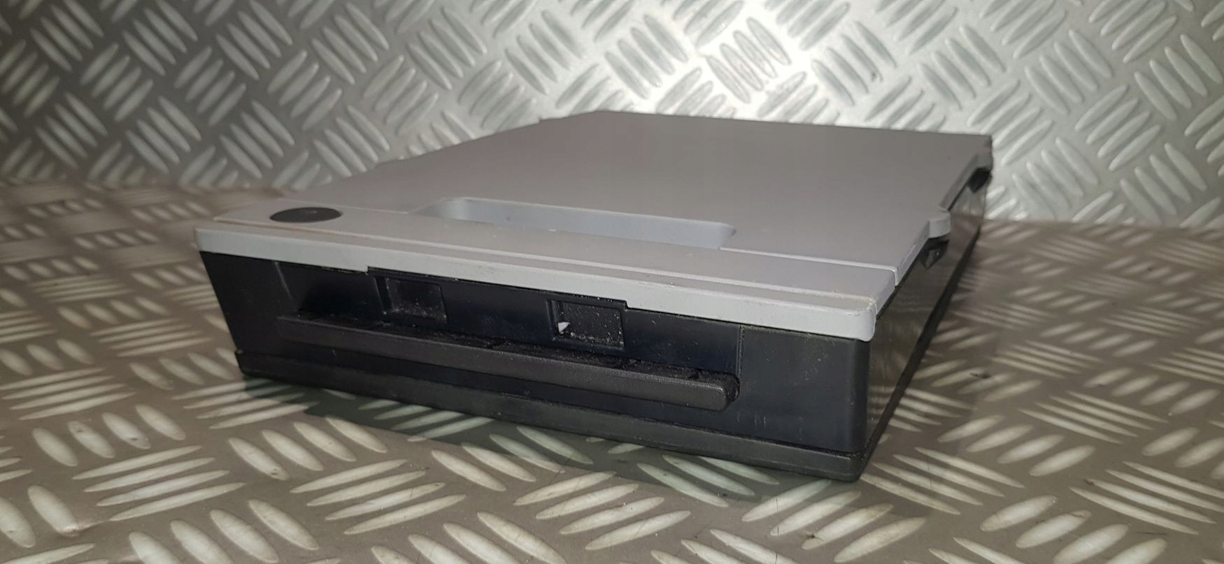 BMW 5 E60 E61 бардачок дивана зад на Grau 7160551