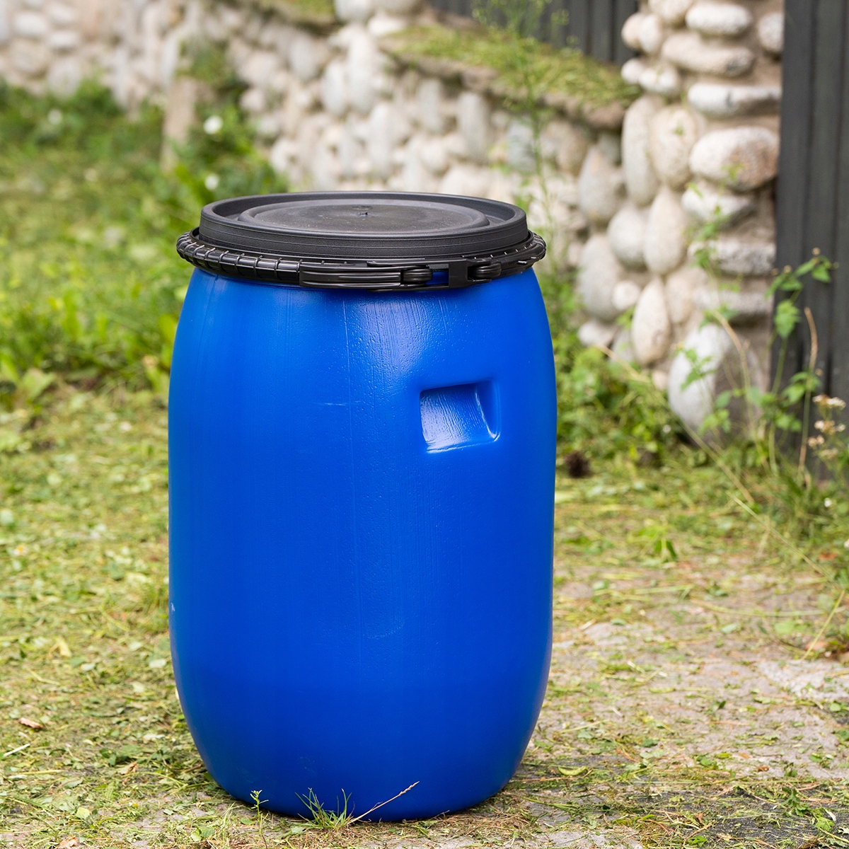 BECZKA PLASTIKOWA ZBIORNIK NA WODĘ Z OBEJMĄ 60L Marka inna