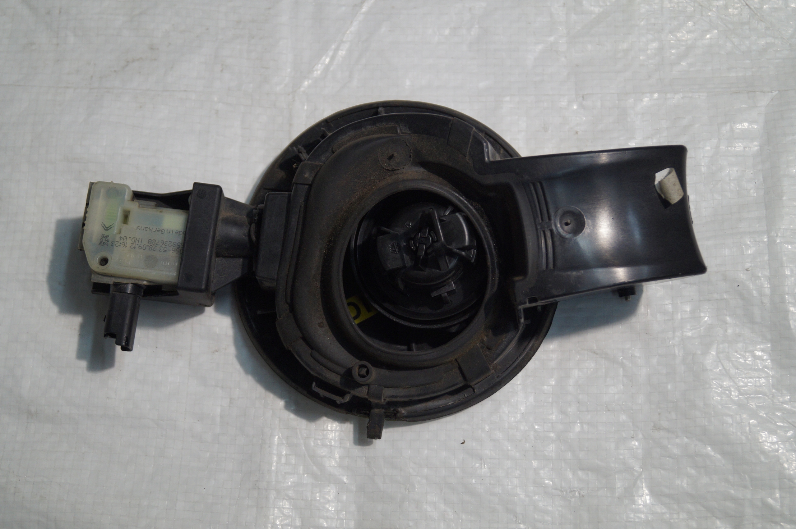 SILOWNIK KLAPKA WLEWA PALIWA CITROEN DS5 KWED Kolor bialy