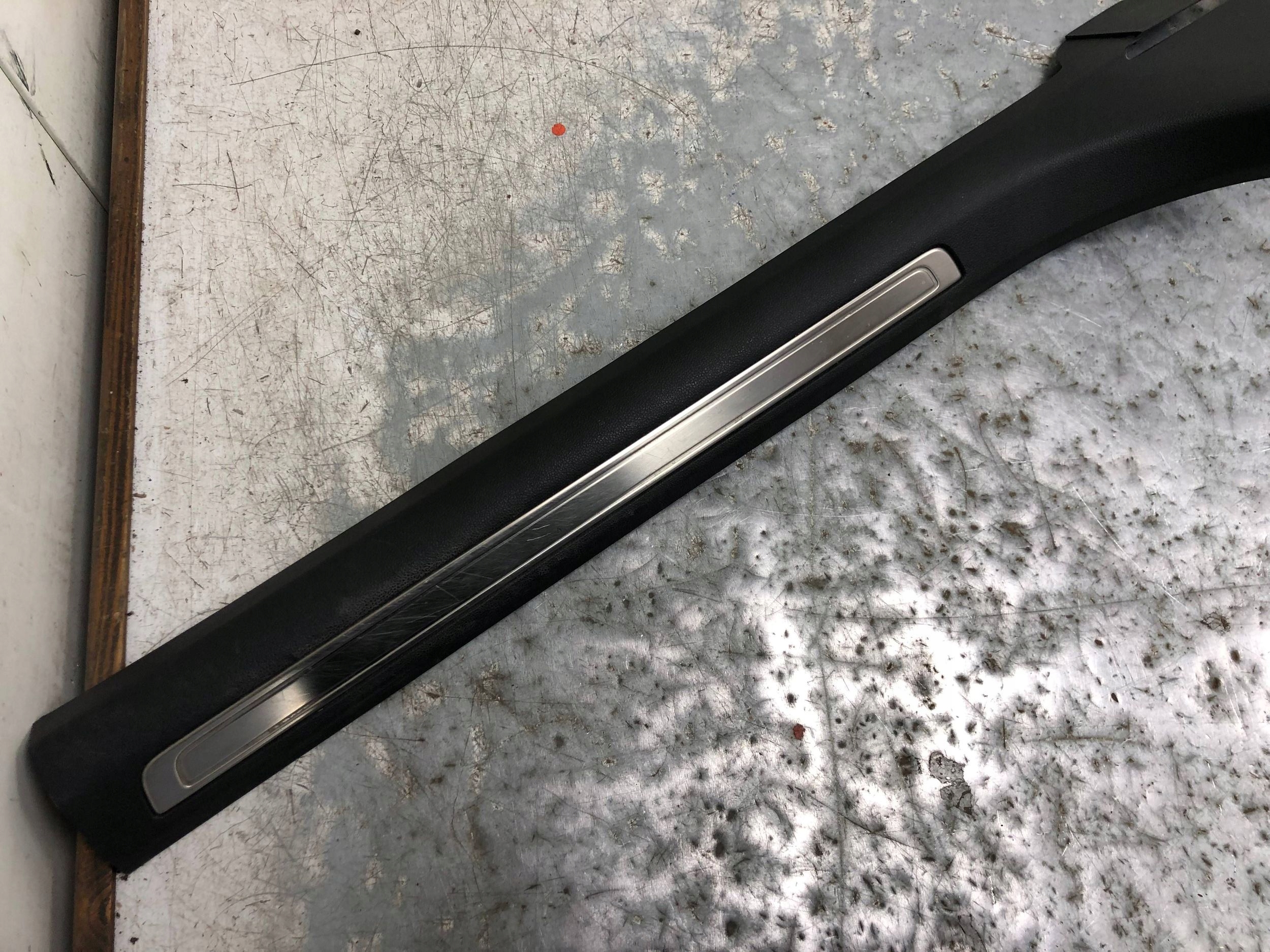 moulding cap threshold left VW PASSAT B8 KOMBI 3G0853371M
