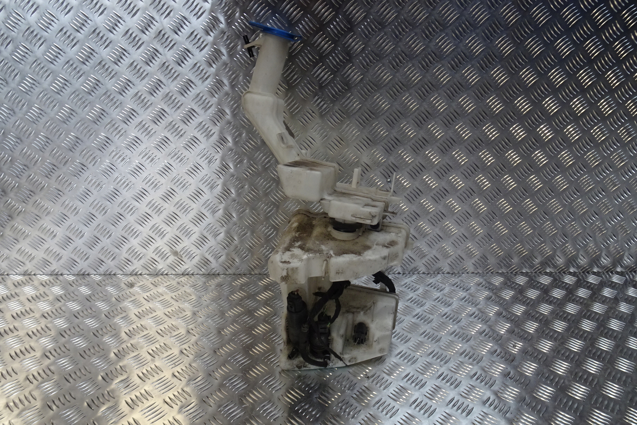 vw PASSAT B7 - бачок омывателя жидкости насоса