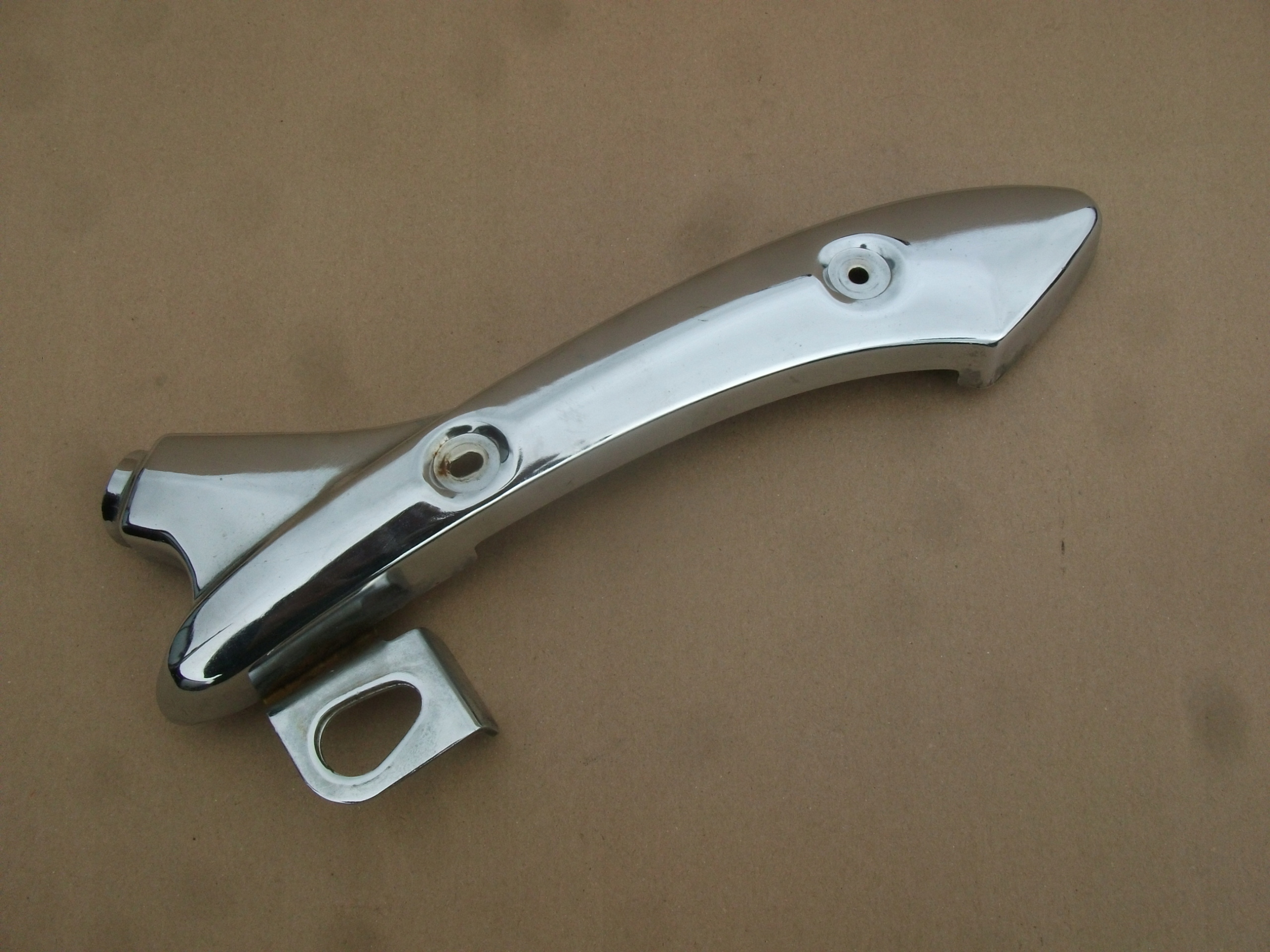 YAMAHA YBR 125 CUSTOM РАМКА КРИШКА ПРАВА ХРОМ