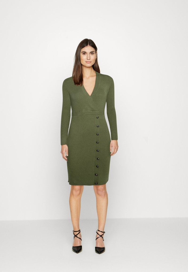 Pletené Šaty Guess XL pouzdro