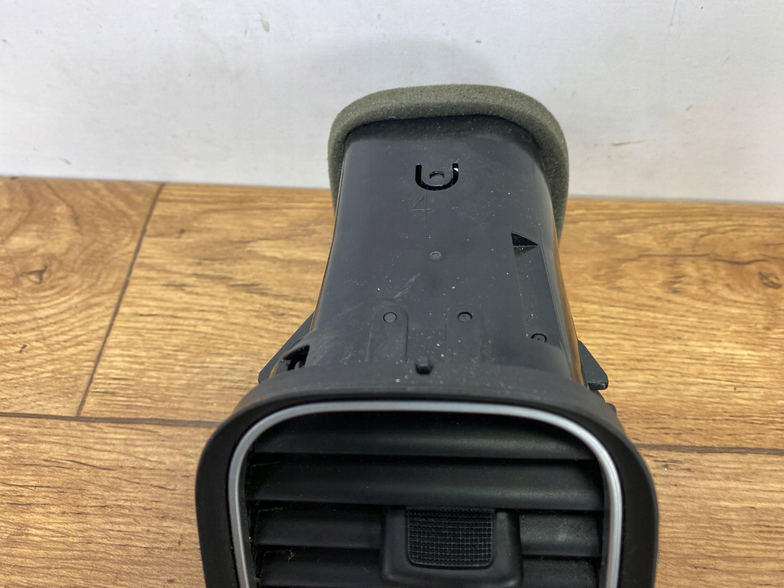 grid air conditioning devices side of the dashboard Dodge Charger 2015+