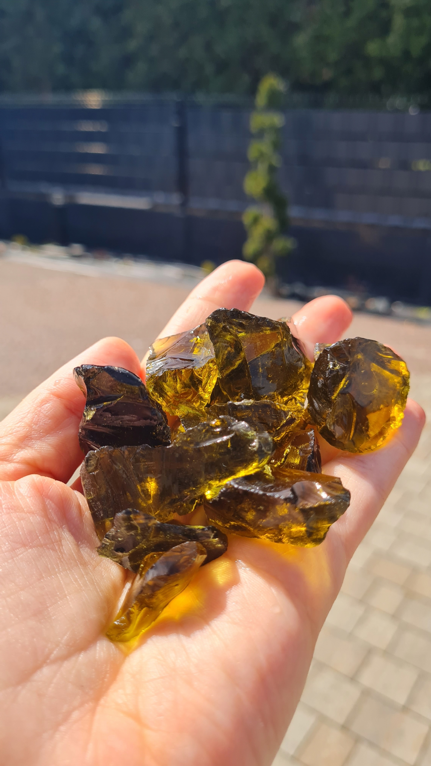 SZKŁO DEKORACYJNE drobne BRĄZOWE grys szklany Waga 1 kg