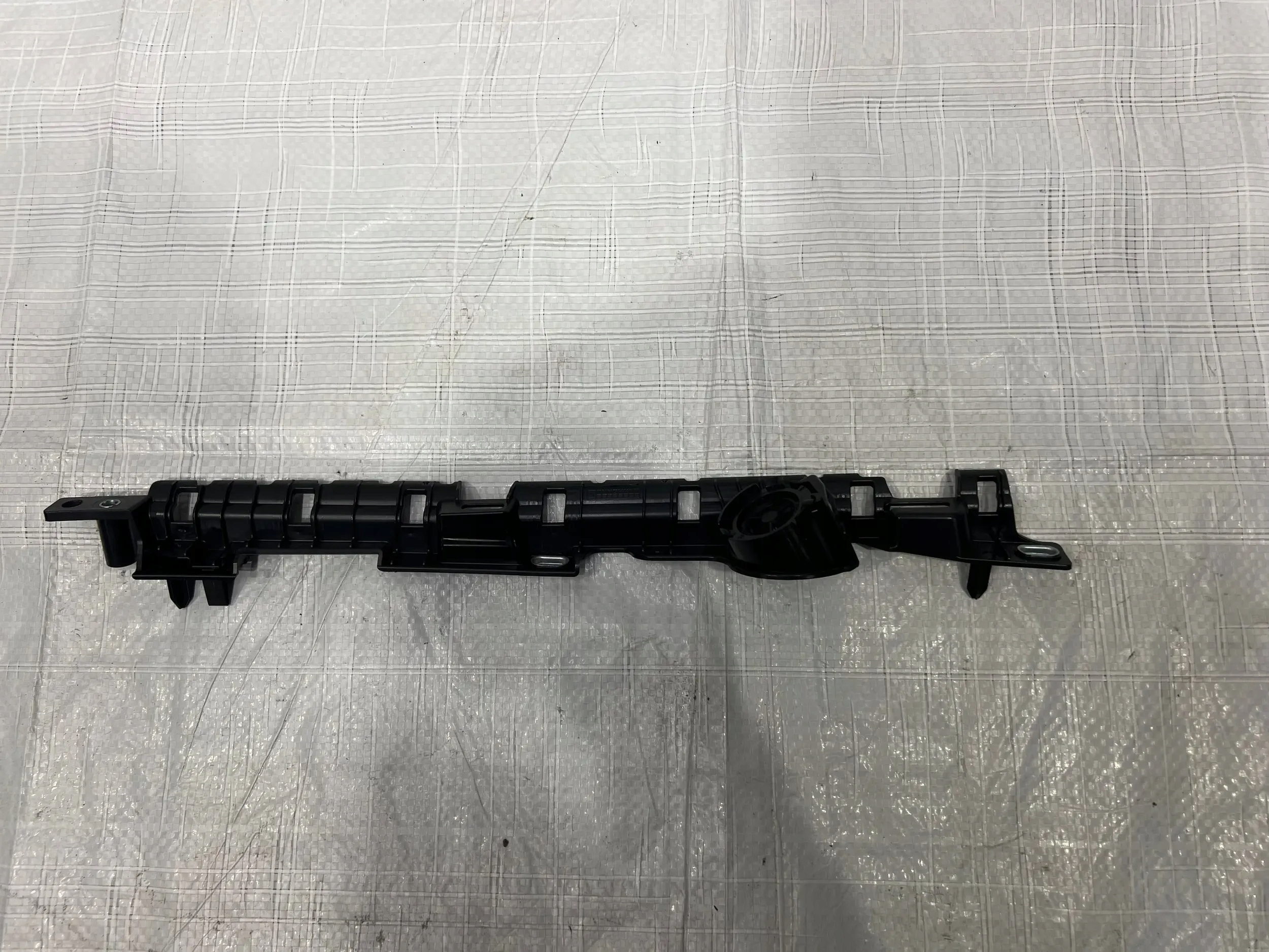 MASERATI LEVANTE 6700346180