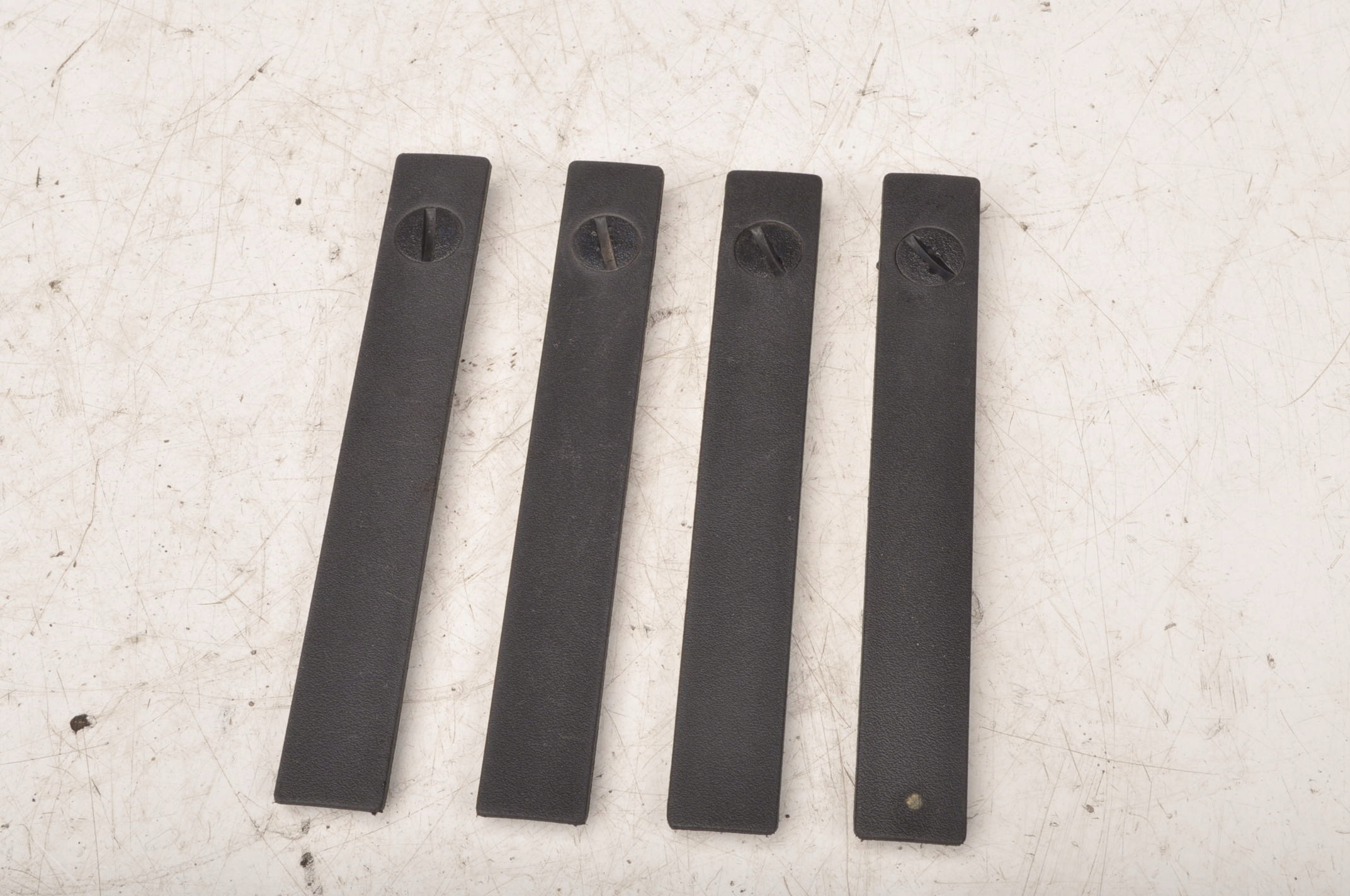 FORD FOCUS C-MAX ZAŚLEPKA ZAŚLEPKI RELINGÓW DACHU Jakość części (zgodnie z GVO) O - oryginał z logo producenta pojazdu (OE)