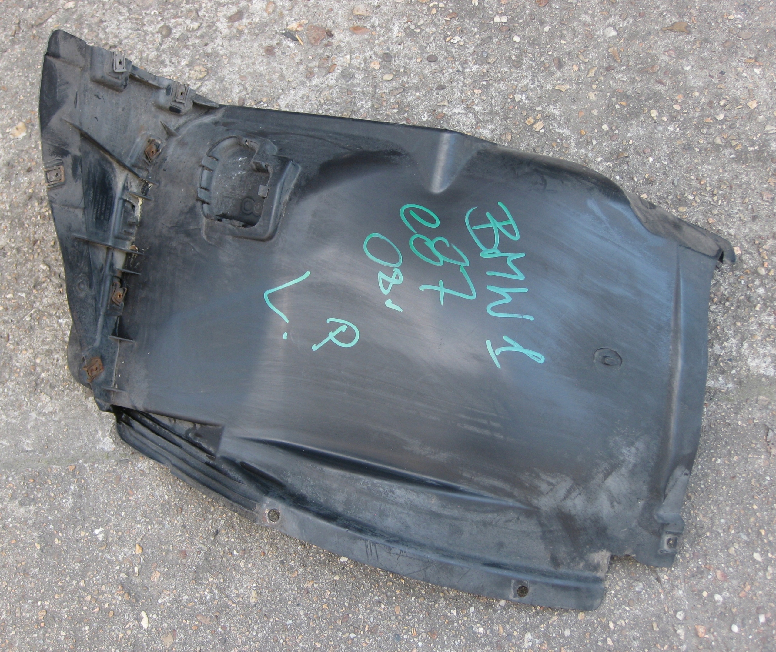 BMW E87 08R mudguard left front part front 7059375