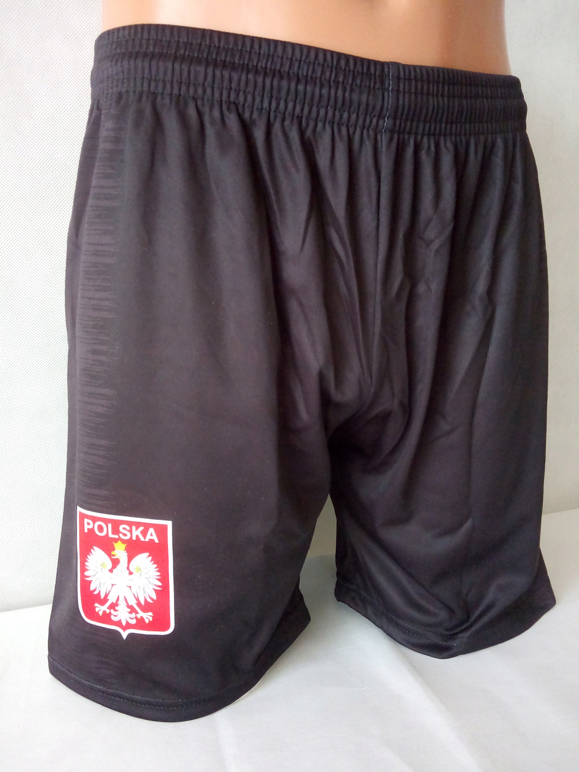 Spodenki POLSKA czarne,sportowe, piłkarskie- rozm. 158 cm.