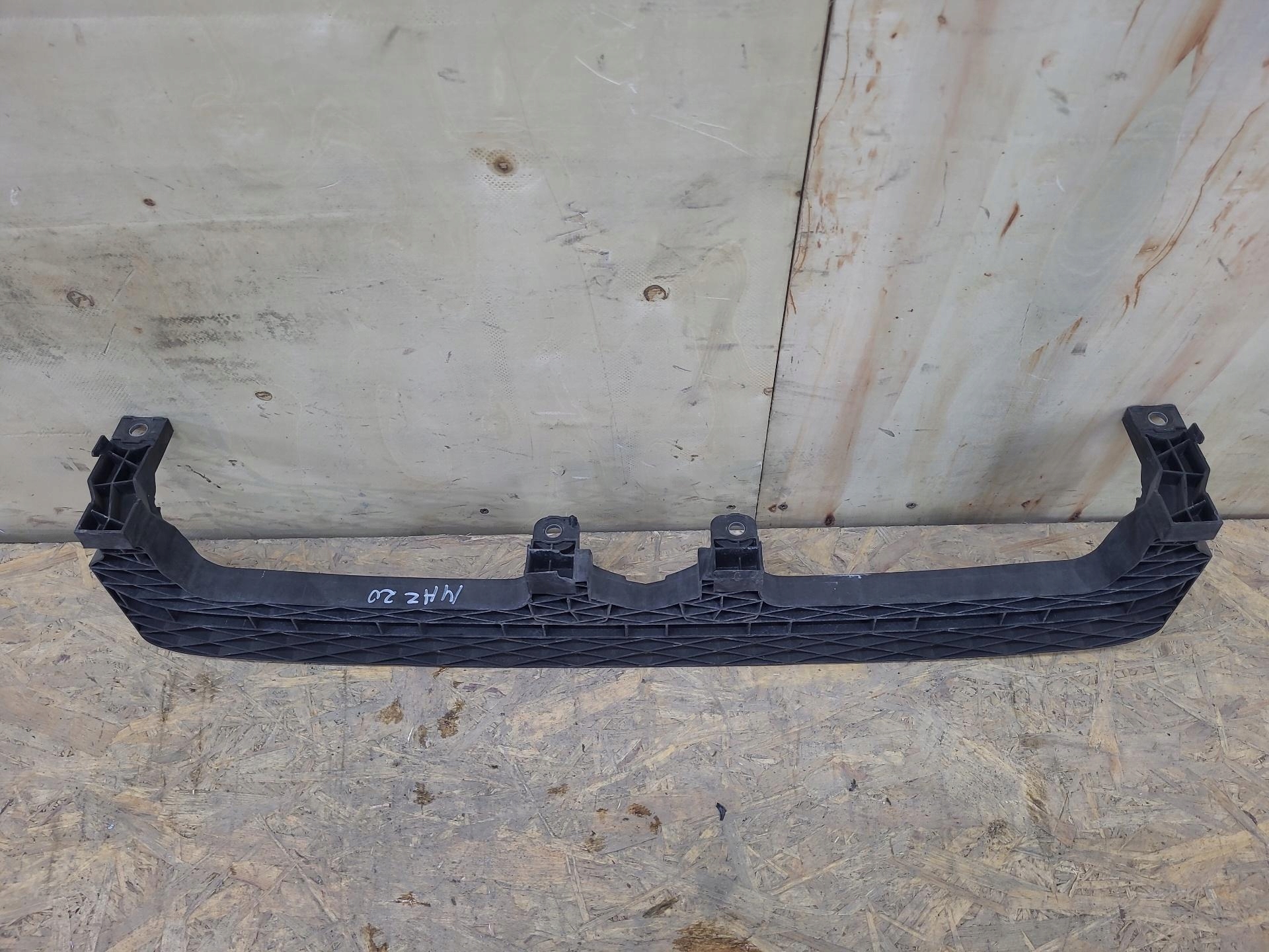 Support Support plaque Pare choc Avant Volkswagen Passat B7 2011 3AA807571