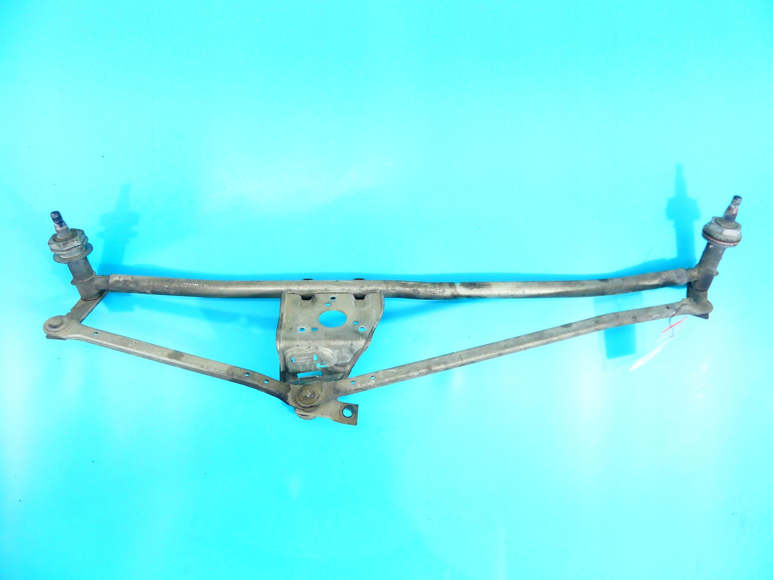 Рычаг стеклоочистителя ивеко дейли. Трапеция ивеко дейли. Трапеция дворников на ивеко дейли 2006 год. Трапеция дворников ивеко дейли 4. Трапеция стеклоочистителя iveco daily.