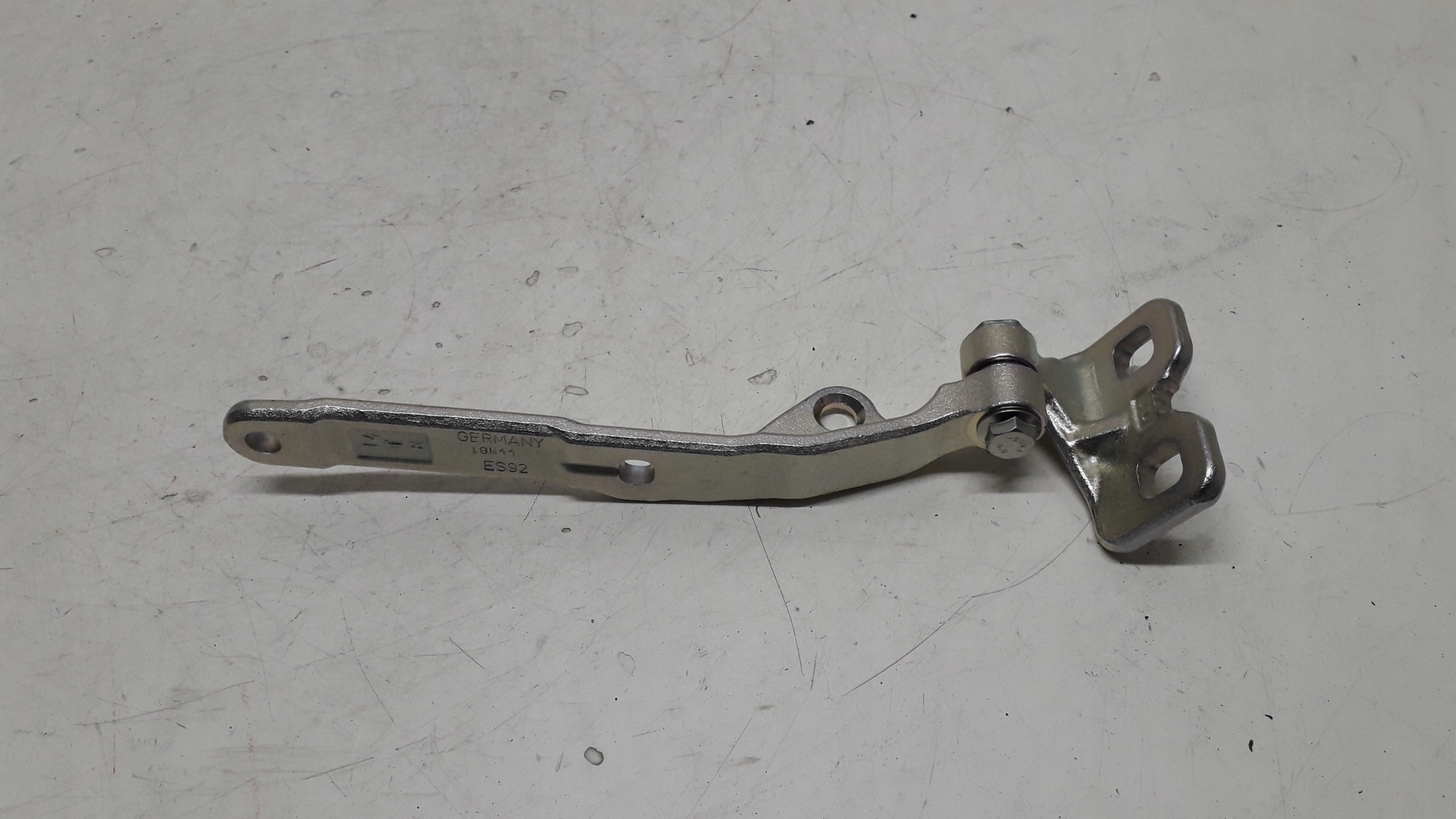 VOLVO FH4 ZAWIAS MASKI PRAWY 82320177