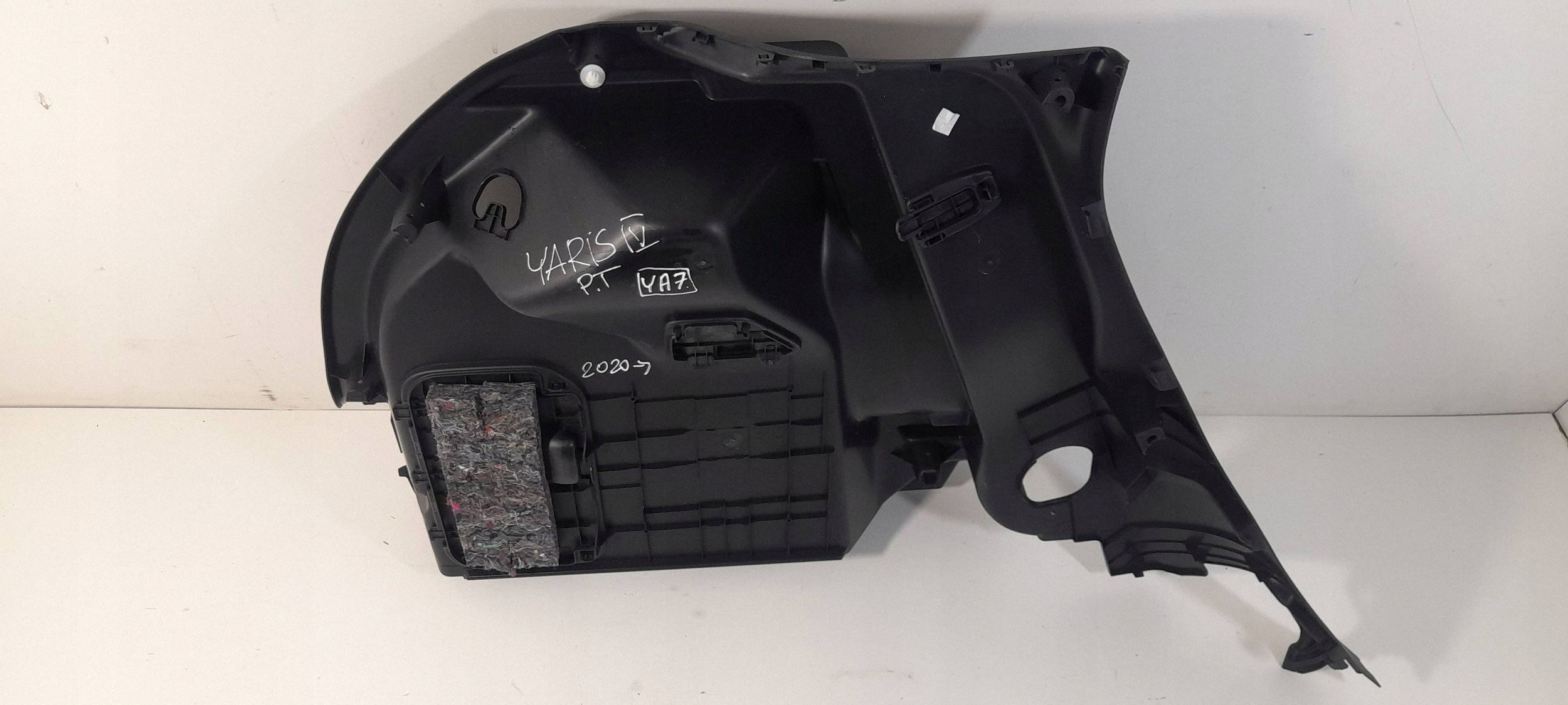 Toyota Yaris IV XP21 boot upholstery right 64730K0050 (YA7)