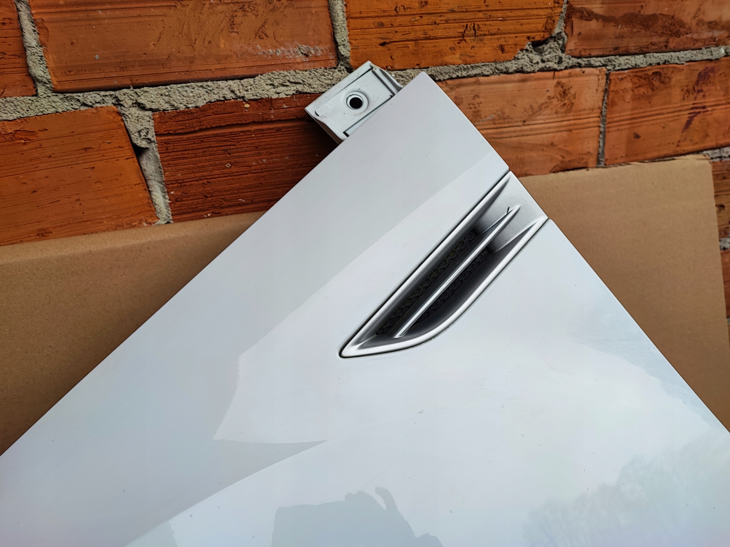 Ford Kuga MK1 LIFT 2.0 TDCI błotnik lewy przód 58 biały Strona zabudowy przód - lewa