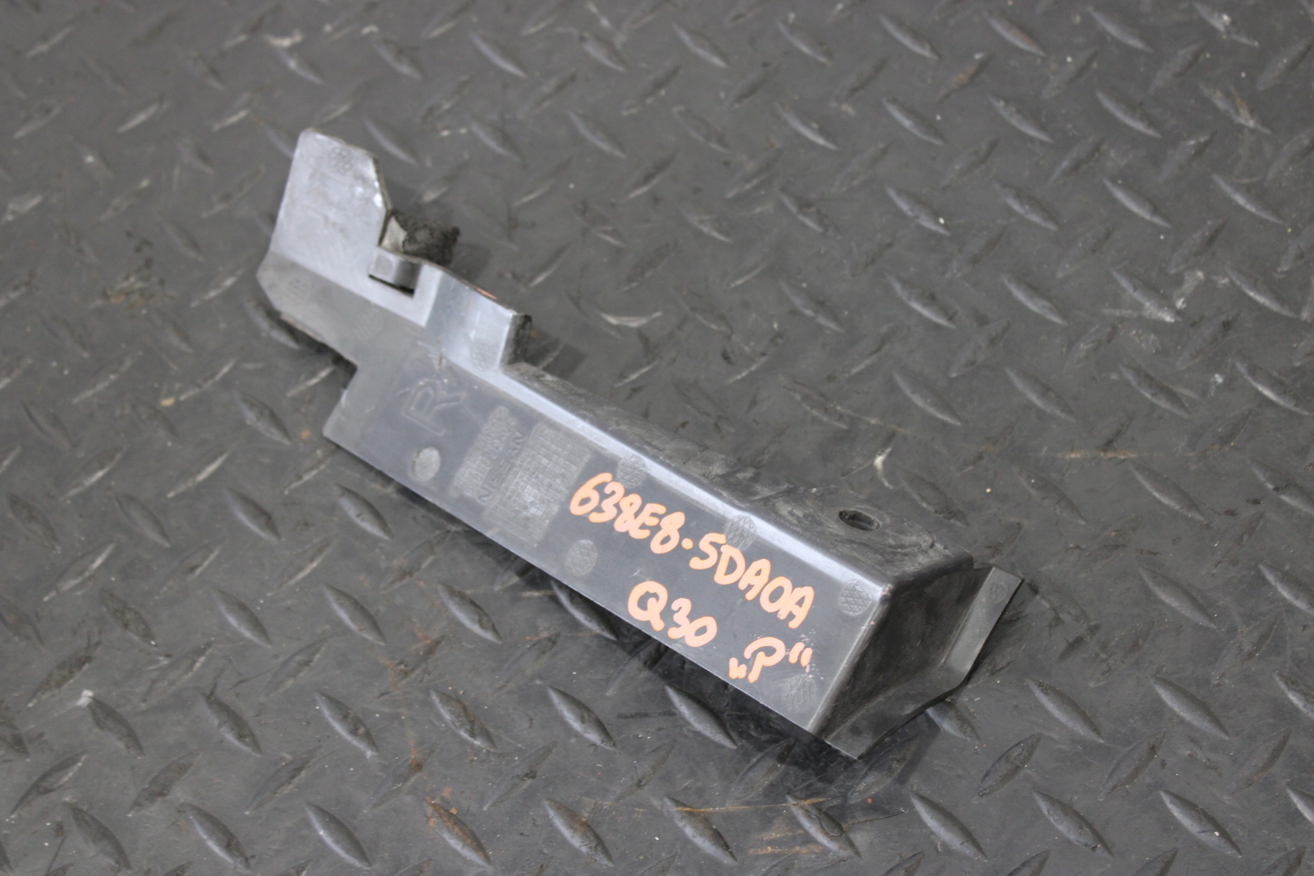 Blende Abdeckung Scharnier rechts INFINITI Q30 638E8-5DA0A