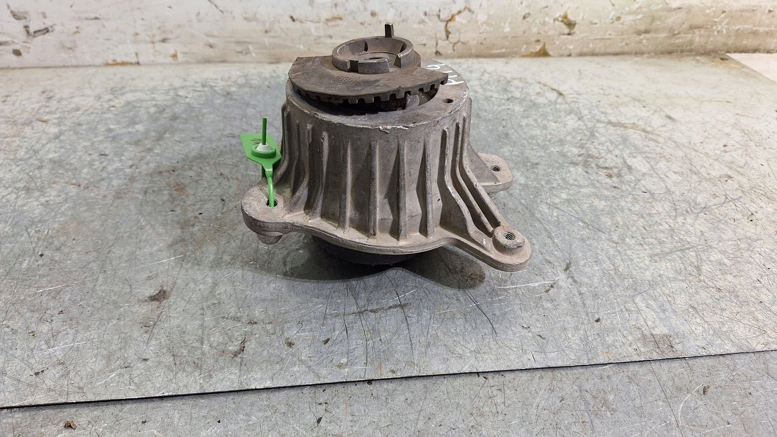 engine mount right A2132400600 MERCEDES W213
