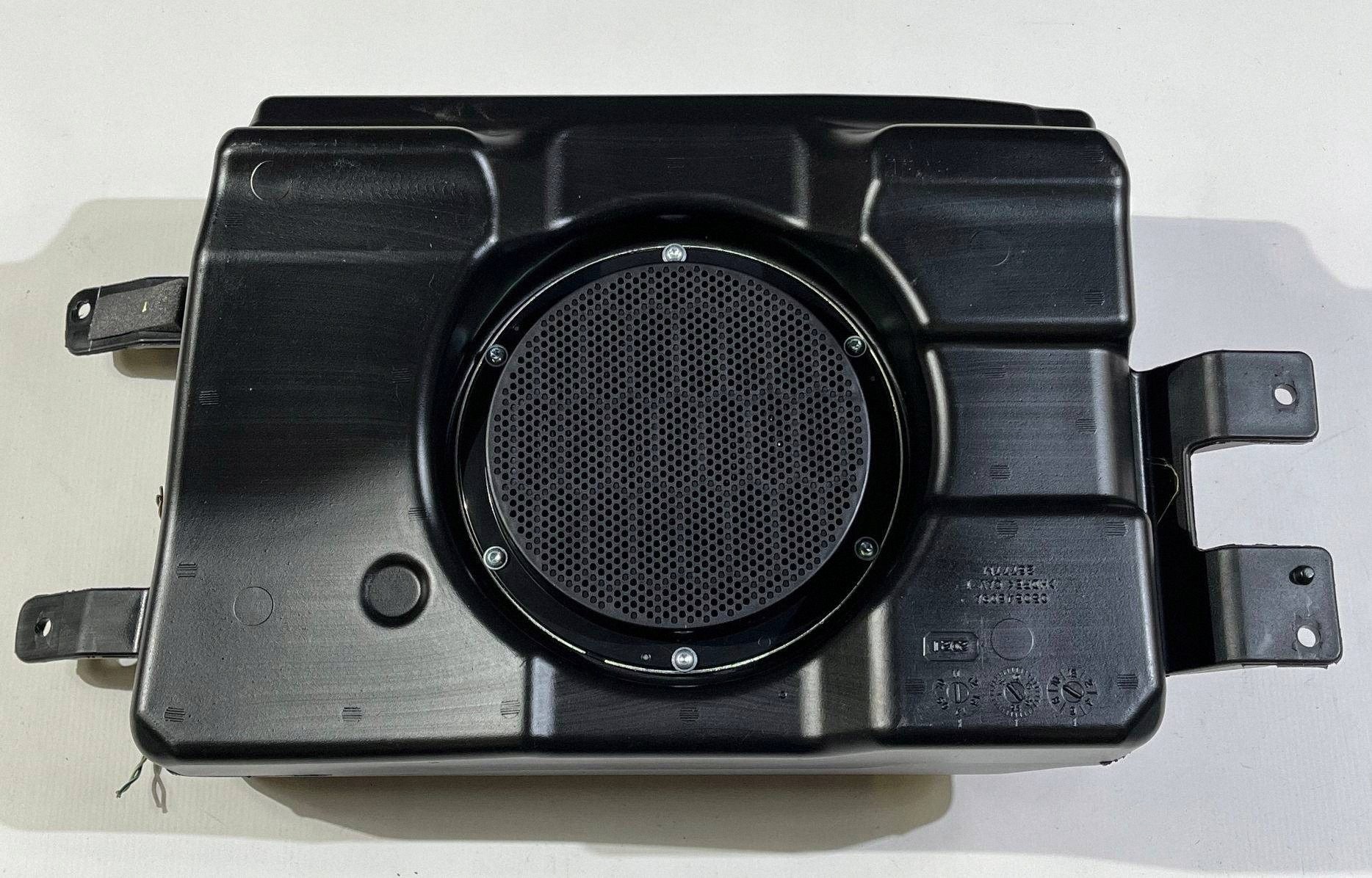 Subwoofer hangszóró mélysugárzó Dodge Durango 2016