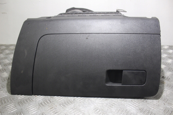 SCHOWEK PASAŻERA SKODA RAPID II