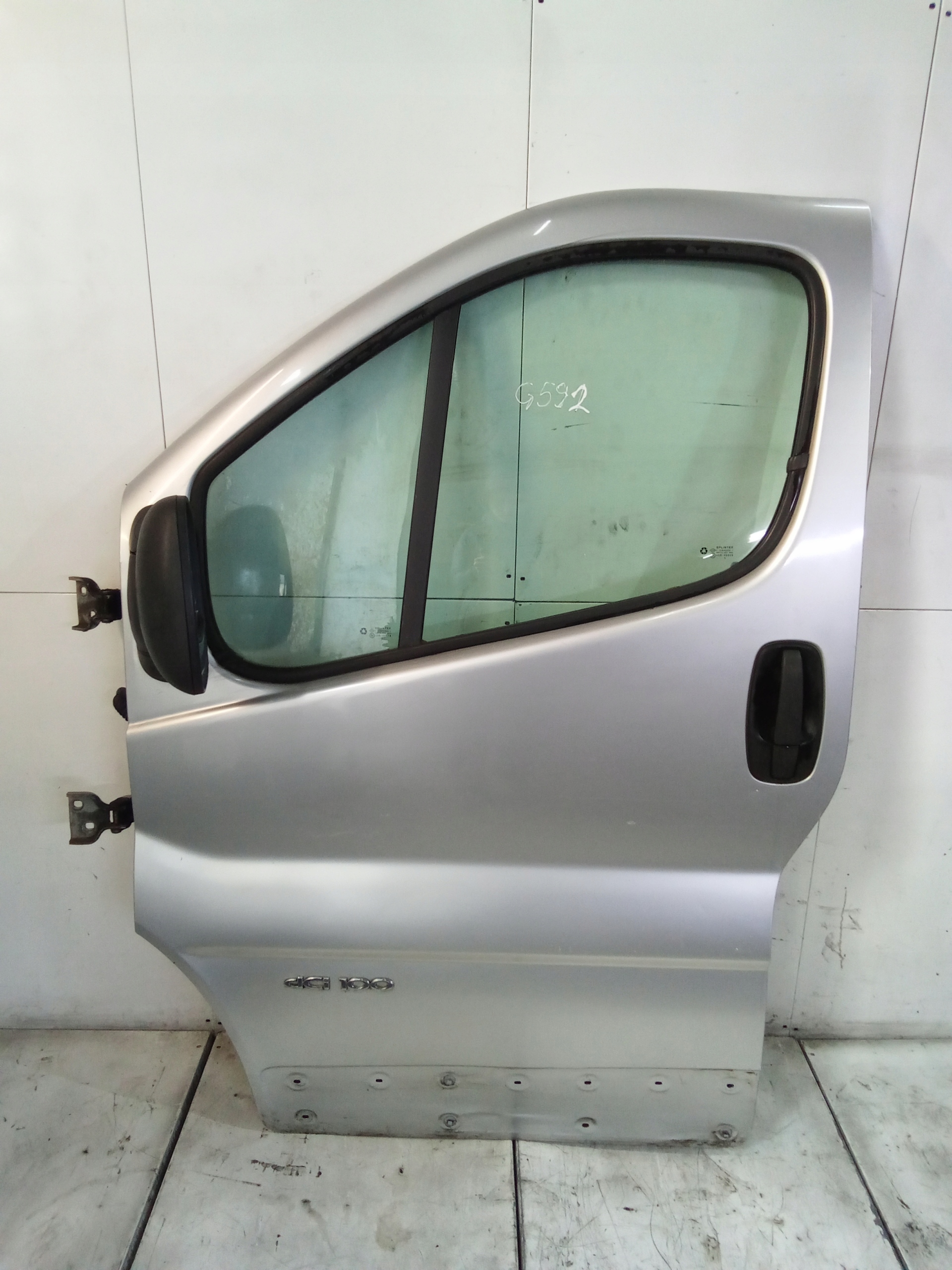G592 DRZWI LEWY PRZÓD TRAFIC 2 SREBRNE