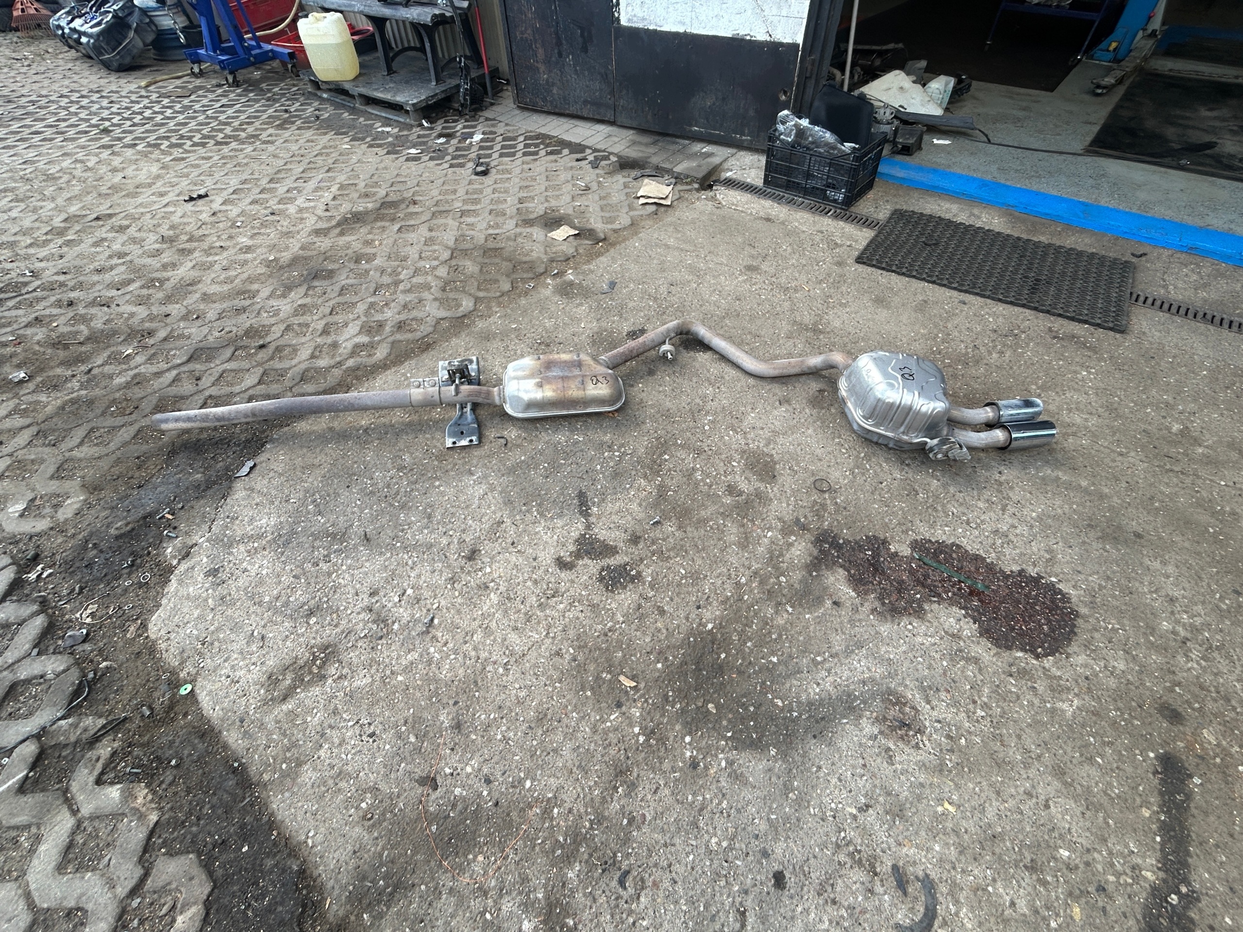 AUDI Q3 8U 2,0 TDI muffler, exhaust