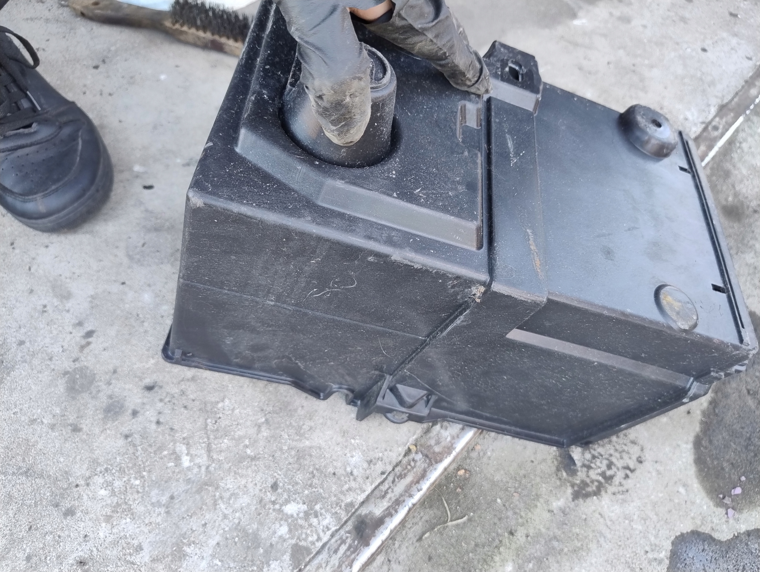 Obal akumulátora FORD KUGA MK2 2013-2019 AM51-10723-AF
