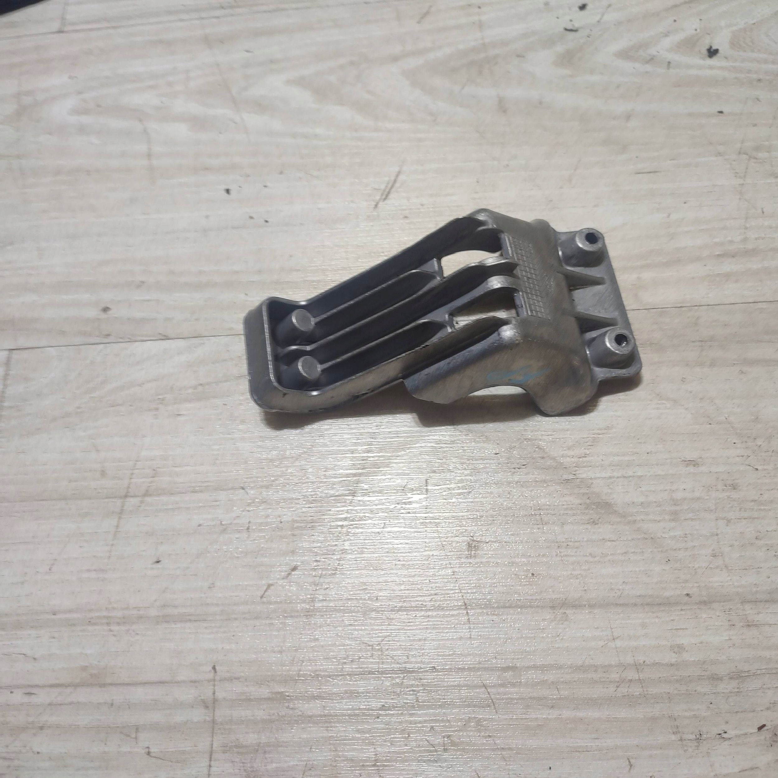 Halter Jaguar F-Pace CM80521C00