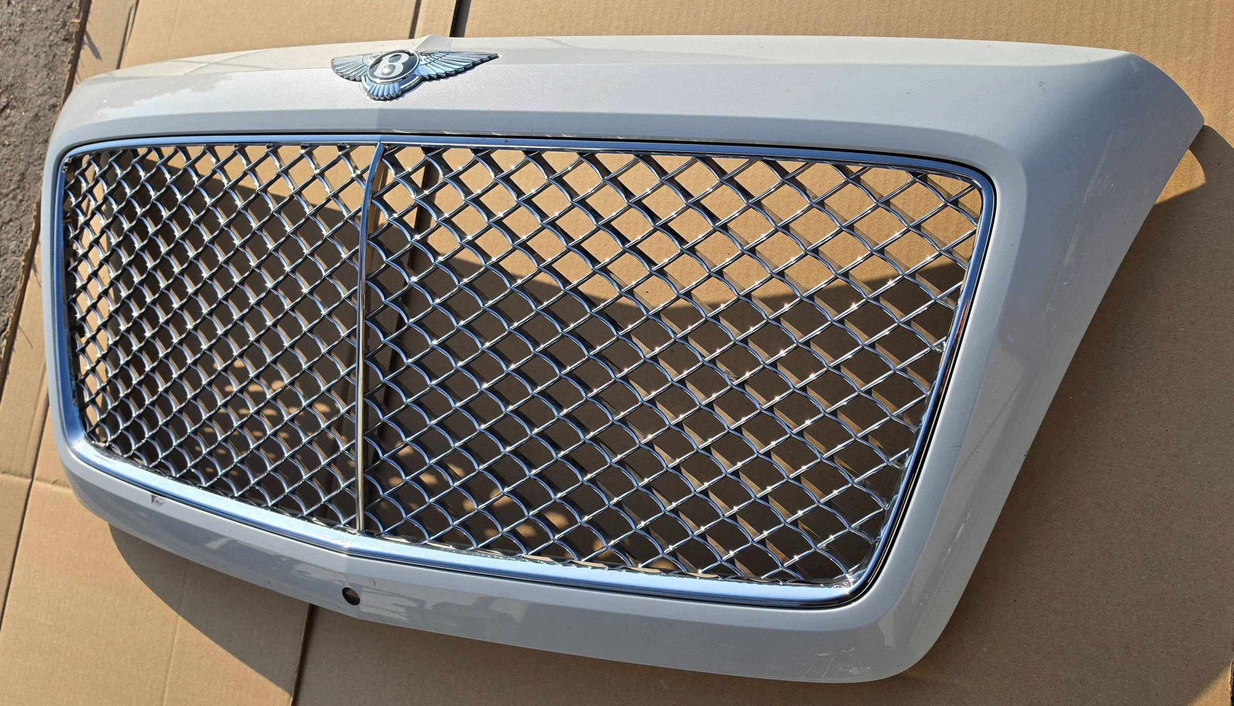 Bentley Bentayga 36A853653 maska ispred lifitngiem 2015-2020