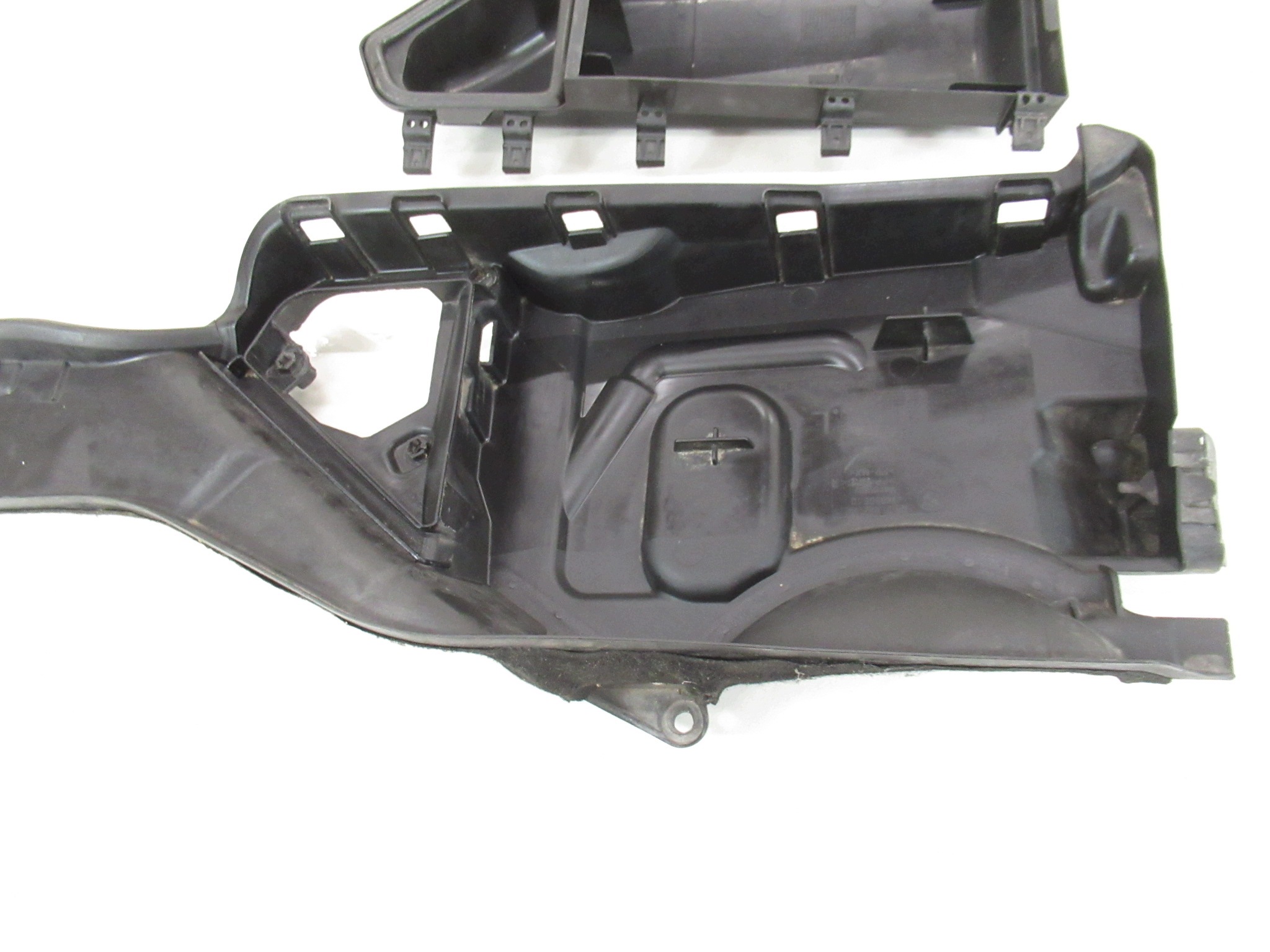 obal kryt levá filtru kabinové BMW e60 e61 e63 e64