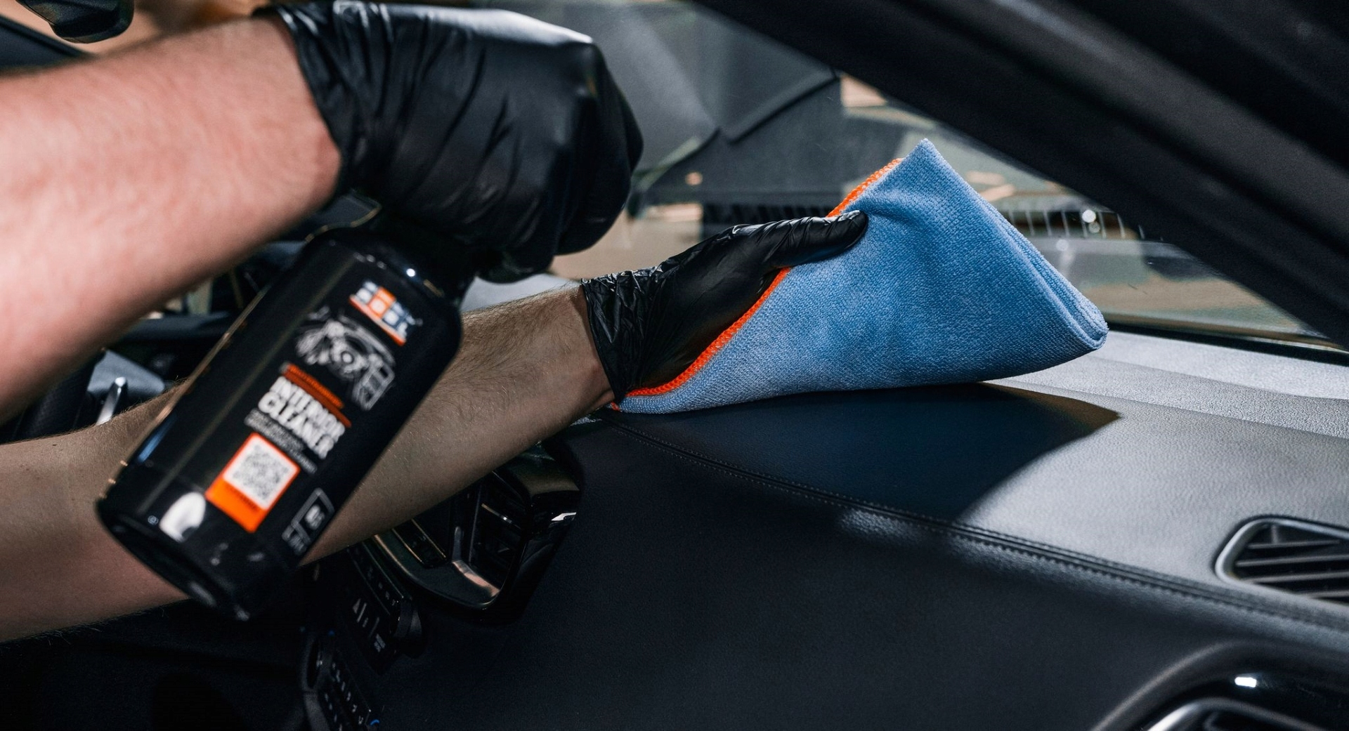 ADBL BONNET + ADBL INTERIOR CLEANER + SZCZOTKA Numer katalogowy producenta ADBL zestaw do czyszczenia