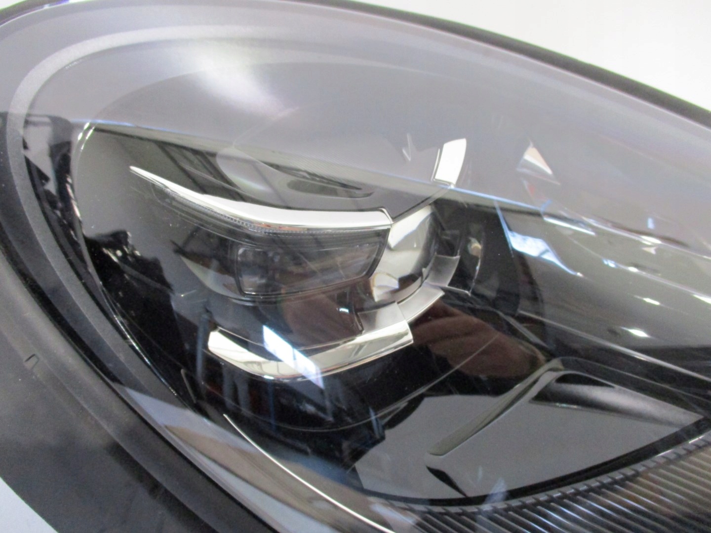 LAMPA PRAWA FULL LED MACAN 95B941016F MATRIX Producent części Porsche OE