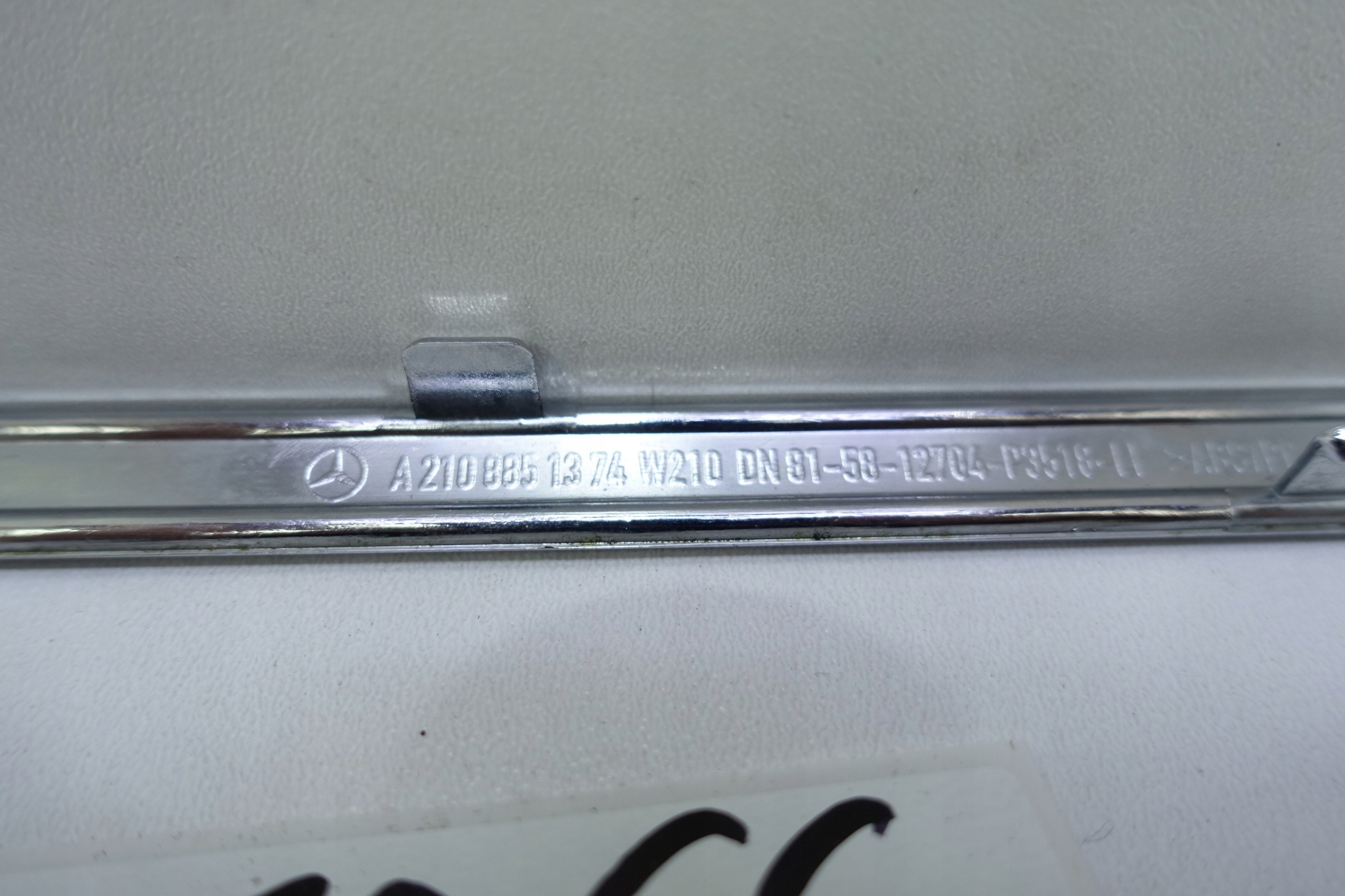 lišta nárazníku levý záď MERCEDES E W210