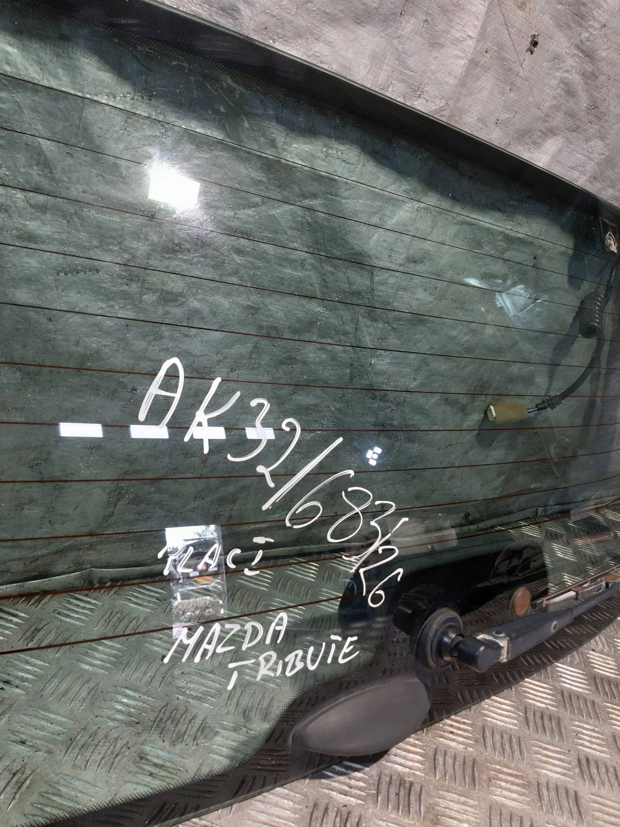 Mazda Tribute 00-07 OKNO zadná kufra UCHYLNA