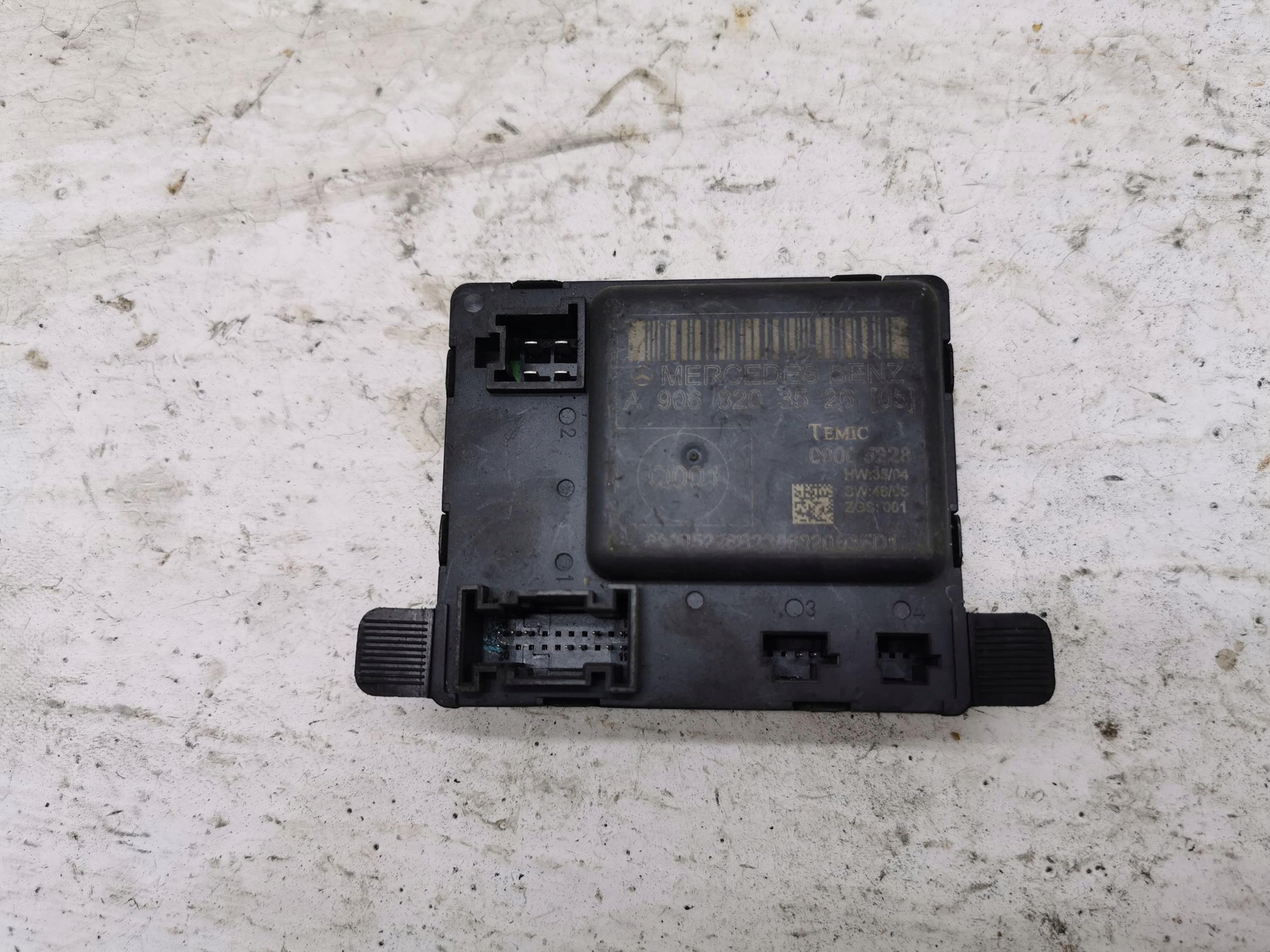 module door MERCEDES SPRINTER W906 A9068203526