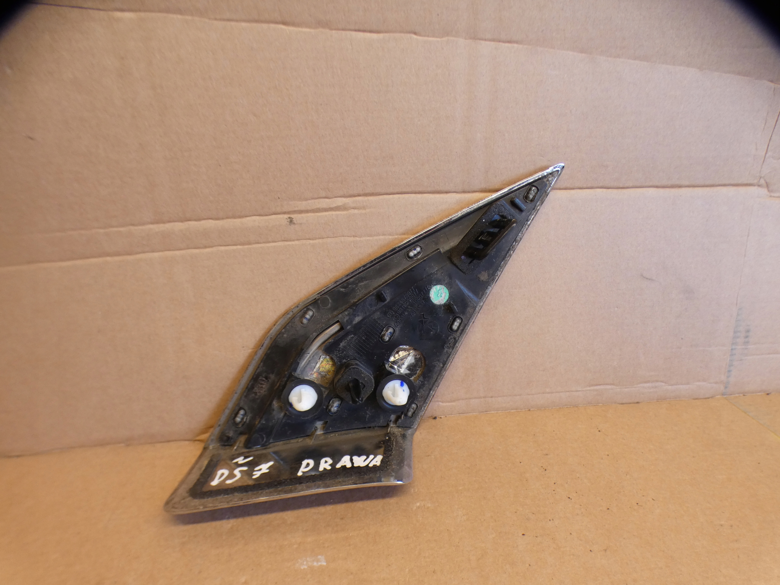 Trojkat parafango CITROEN DS7 CHROM 9824578577 9824575977