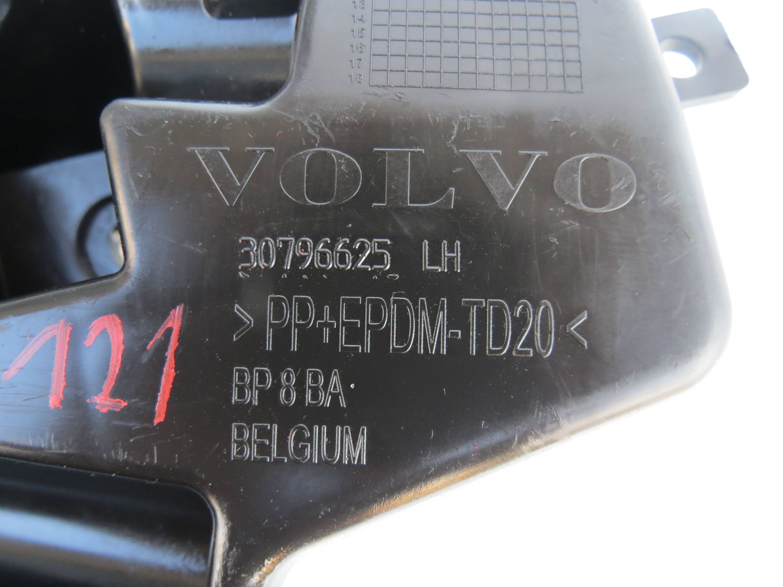 bumper bracket left front VOLVO V60 S60 307966265