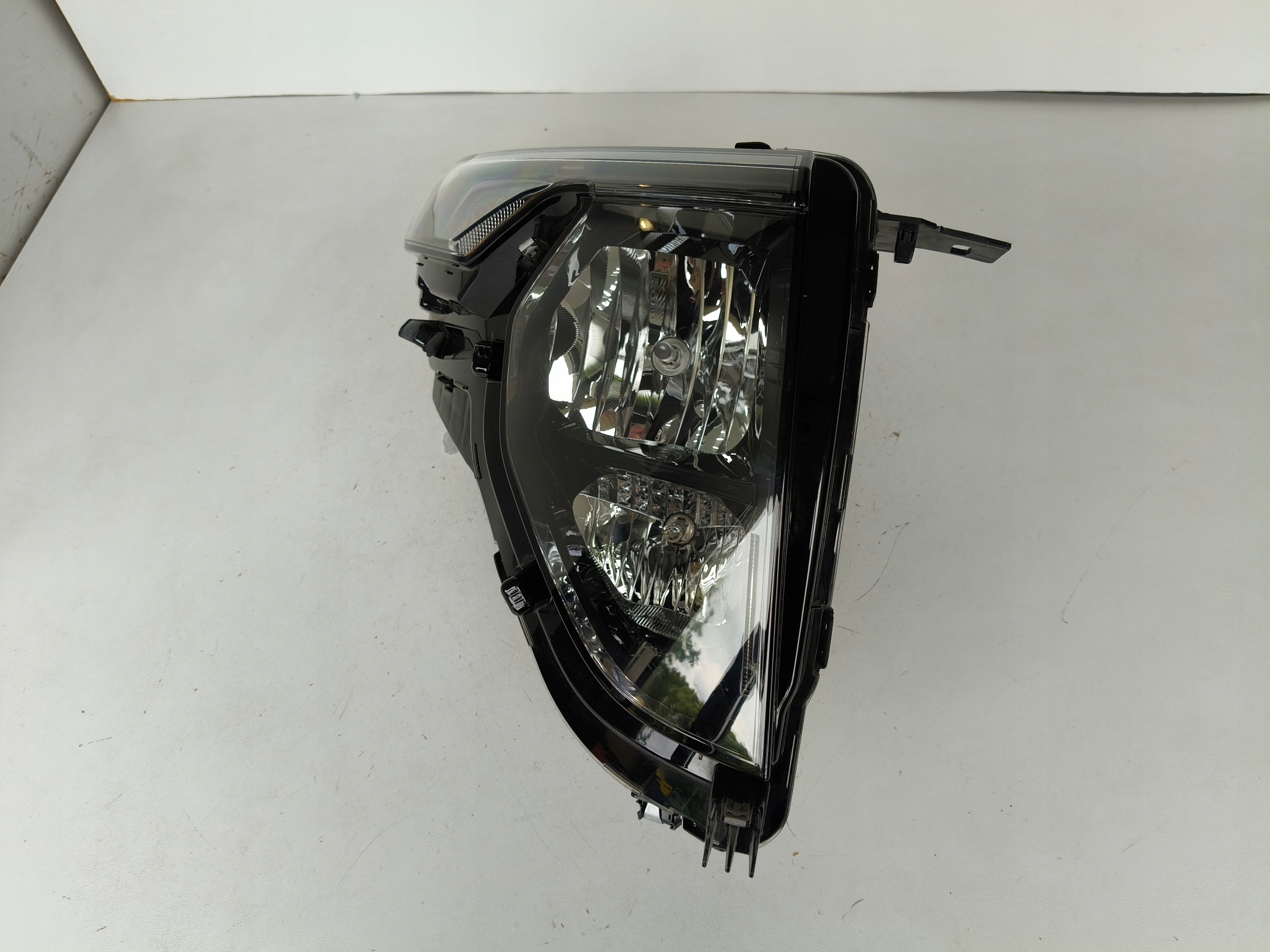 light right REFLEKTOR FORD TRANSIT COURIER 24