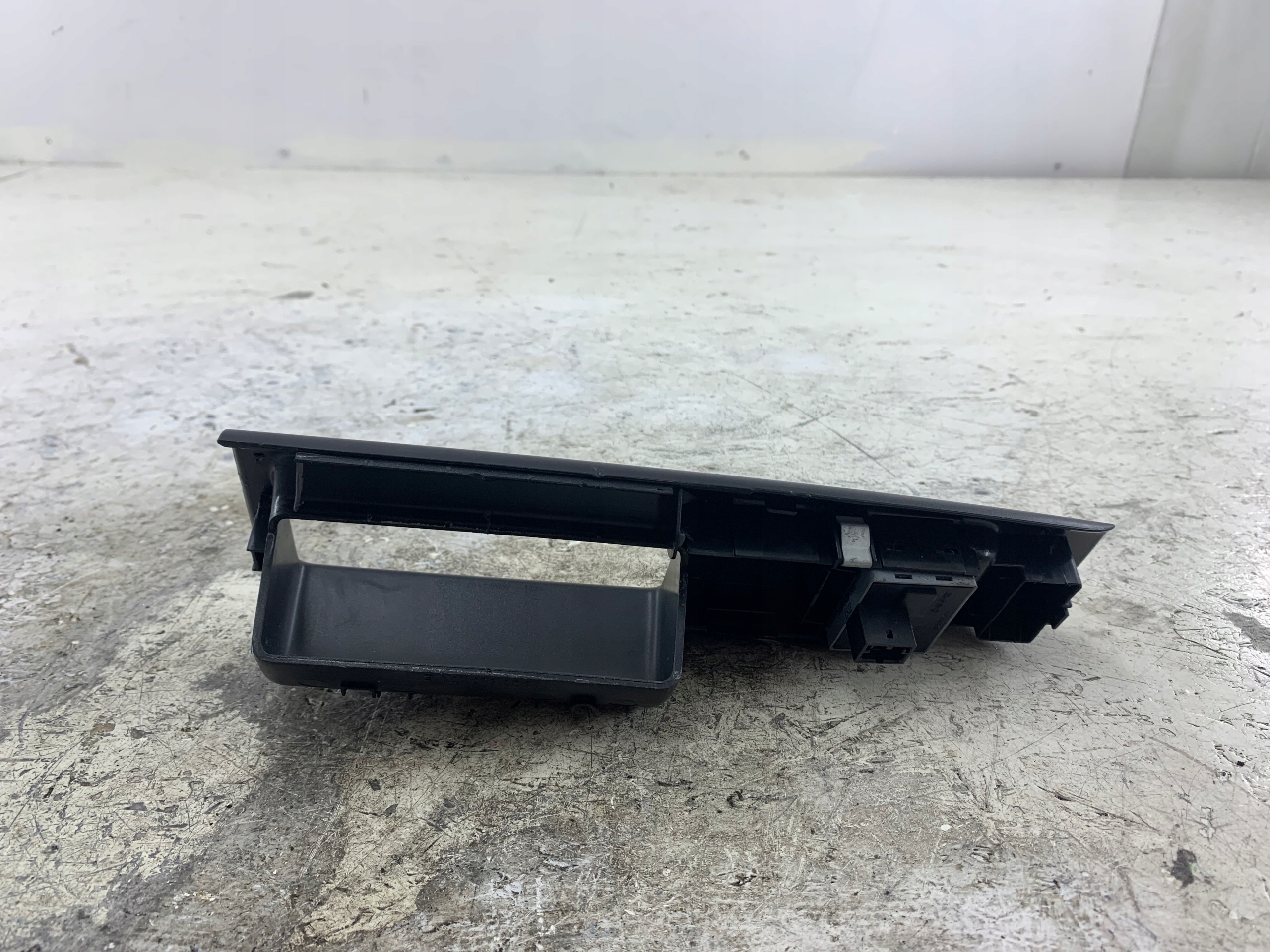VW POLO 9N PANEL okna levý předek řidičů 6Q1867171F