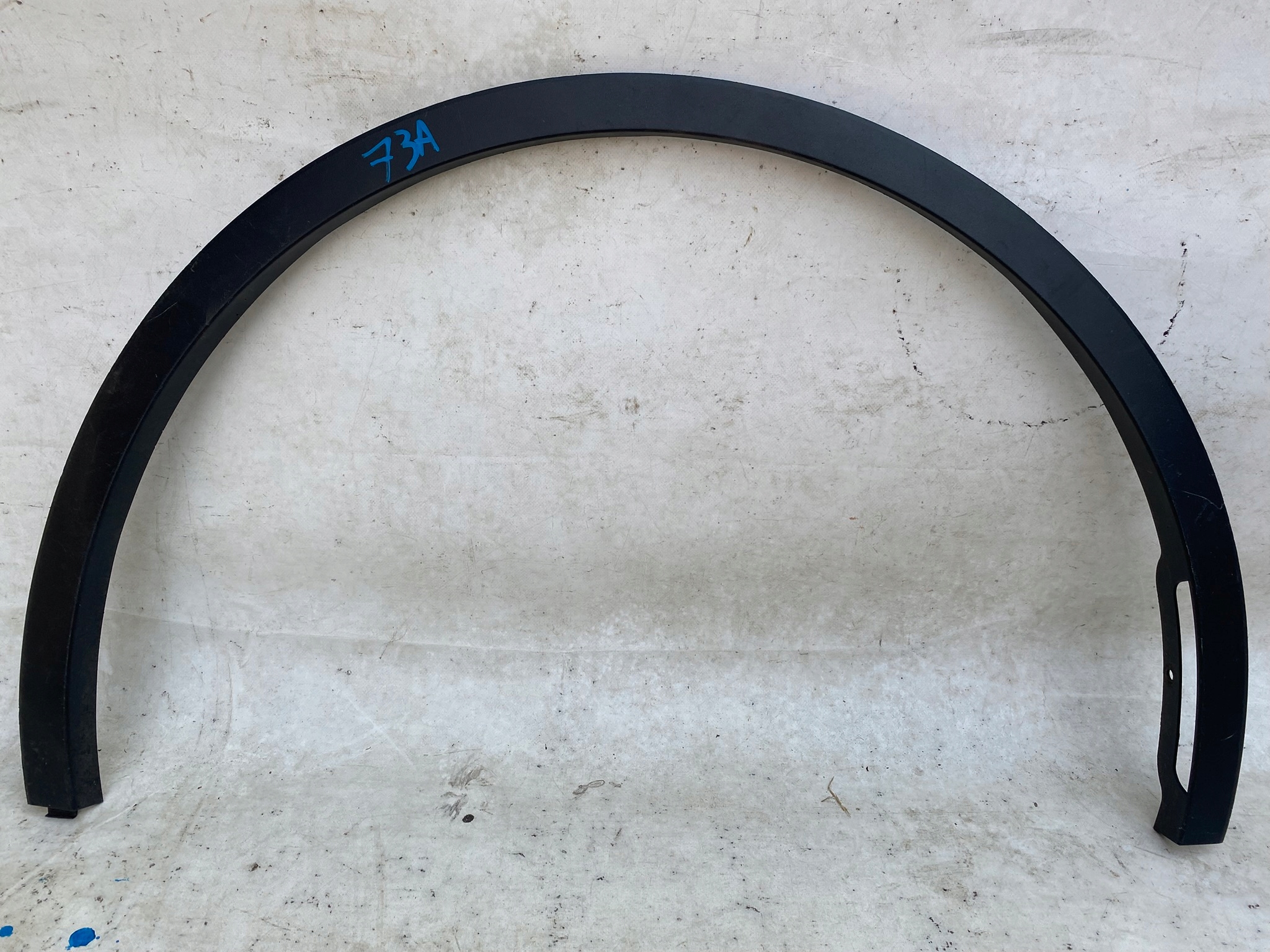 TESLA Y moulding for fender right front 1683860-00-A