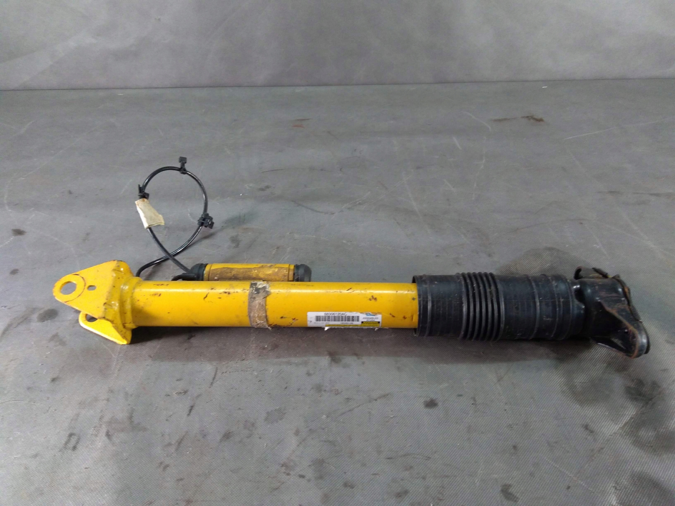 Dodge Дюранго SRT 18+ амортизатор зад. RH Bilstein