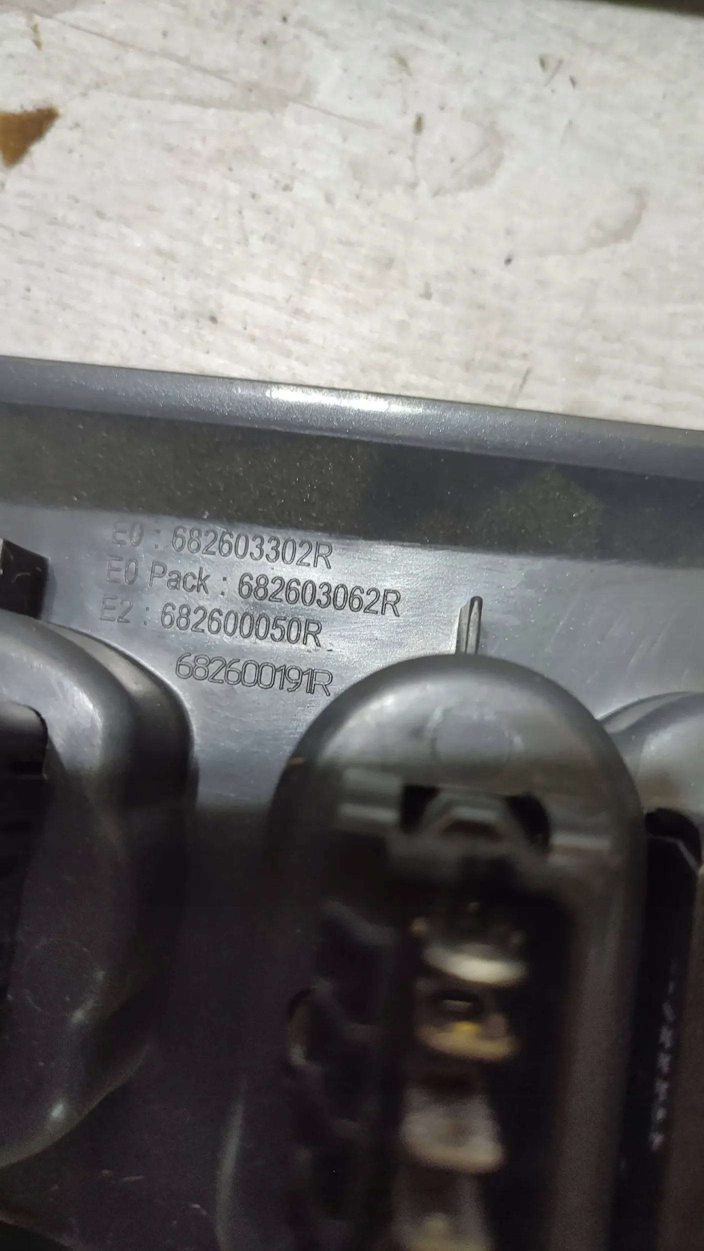 Dacia Sandero 2012 control panel frame of the dashboard