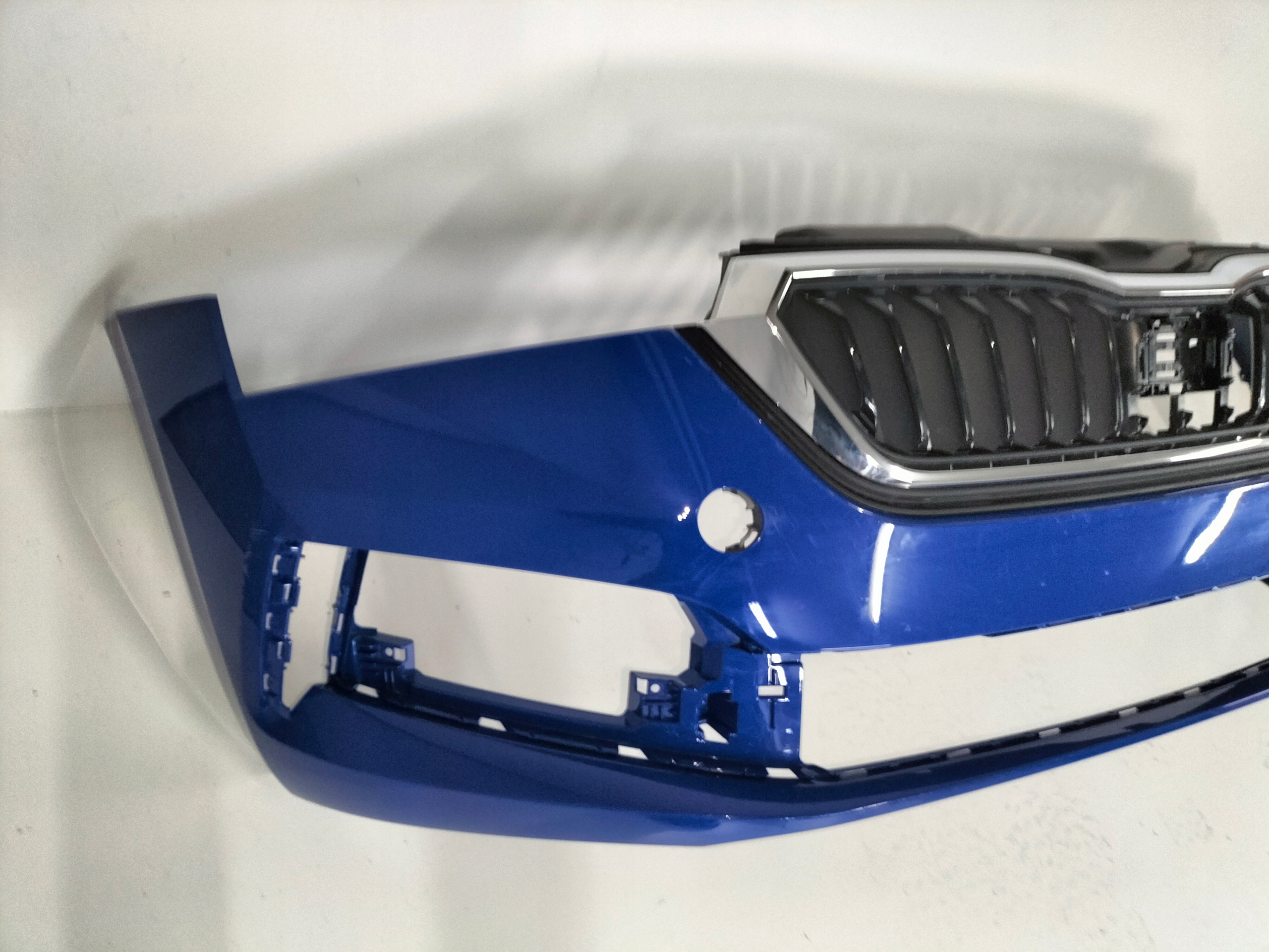 FRONTSTOSSSTANGE VORNE SKODA SCALA 19