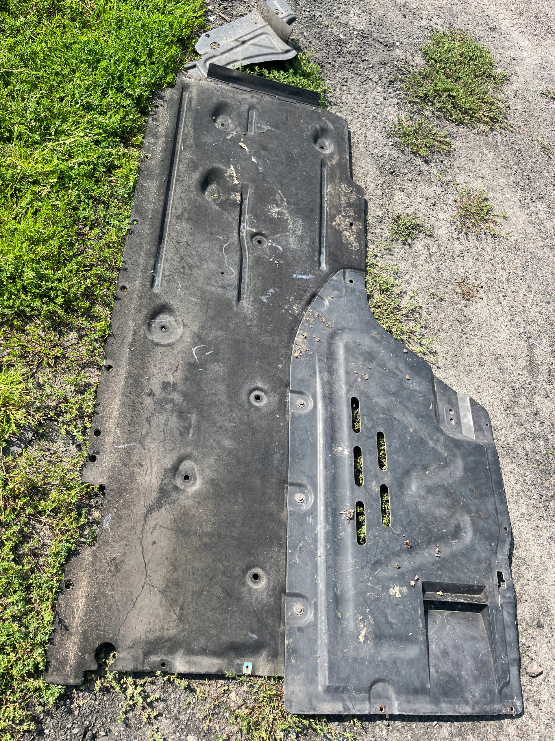 Bmw E87 Osłony podwozia prawa lewa Typ samochodu Samochody osobowe