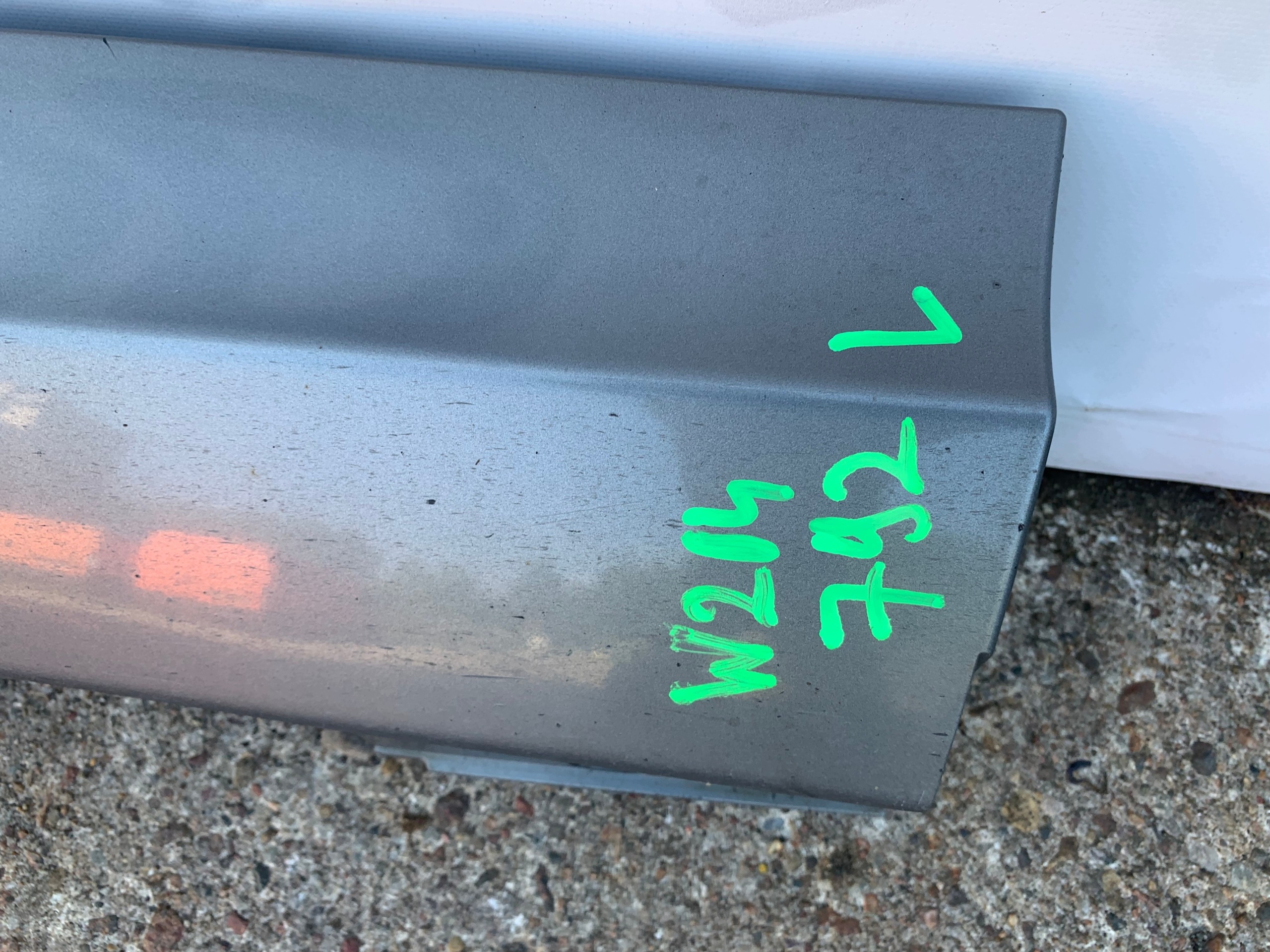 cap moulding threshold left MERCEDES C KLASA W204 LAKIER 792 C792