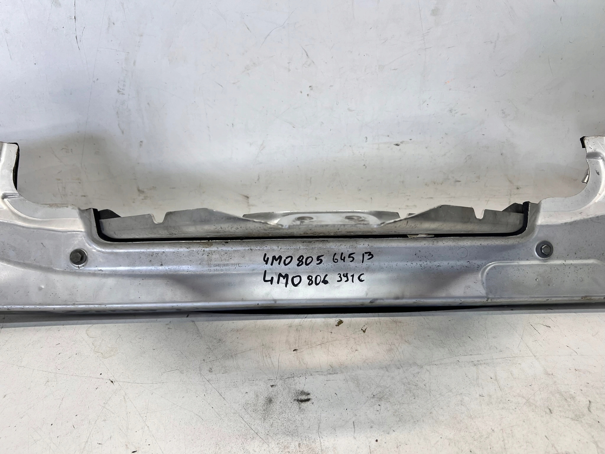 podpěra příčka AUDI Q7 4M 4M0805645B 4M0806391C
