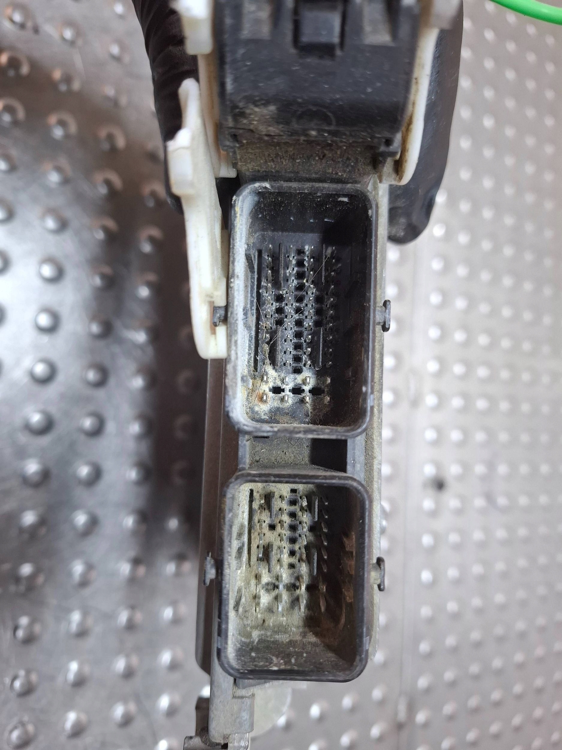 computer control unit of the engine 8V21-12A650-EC FORD FIESTA MK7