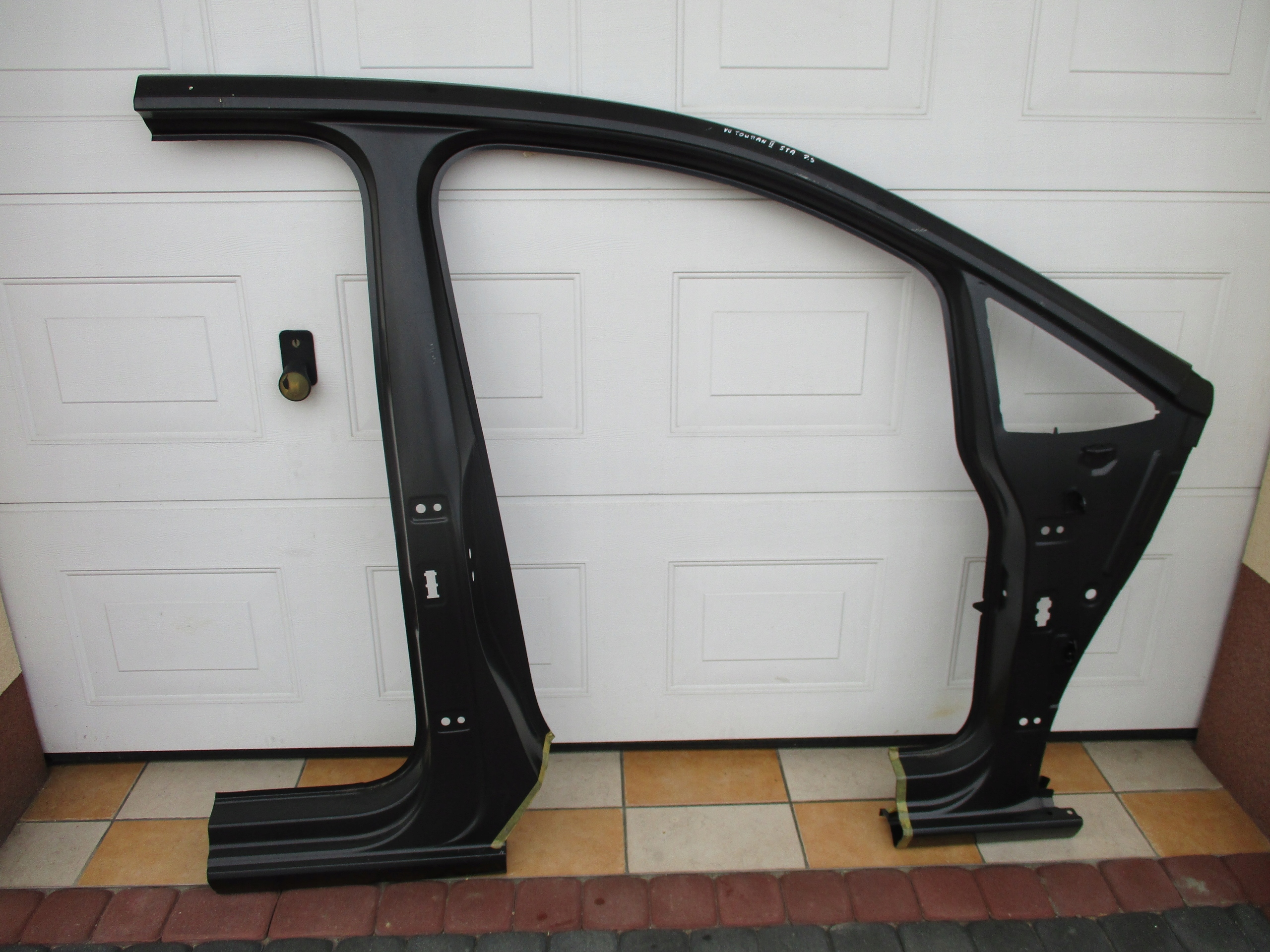 VW TOURAN III 5TA 15- pillar right