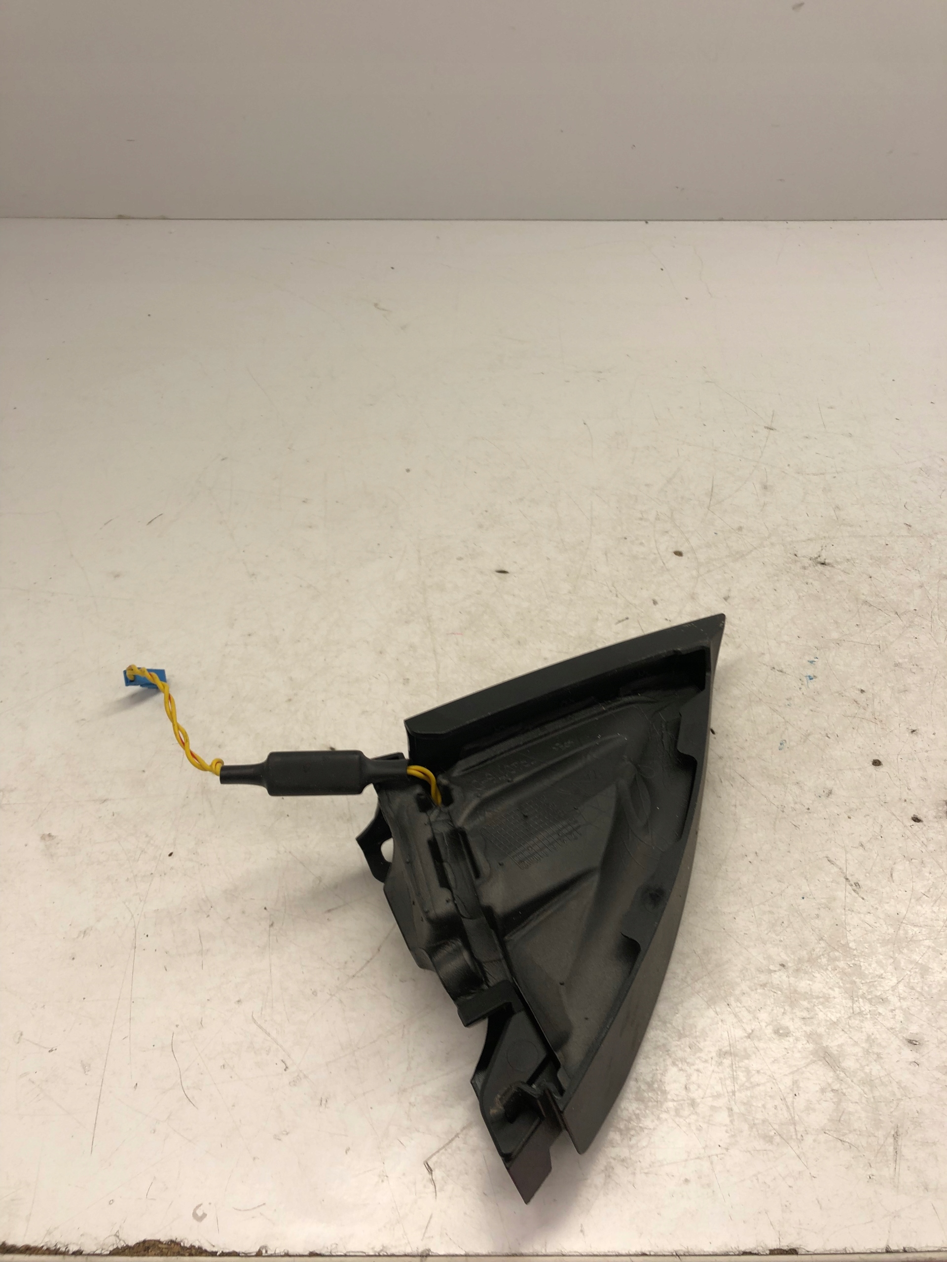 BMW 5 G30 G31 front right speaker cover 9362561