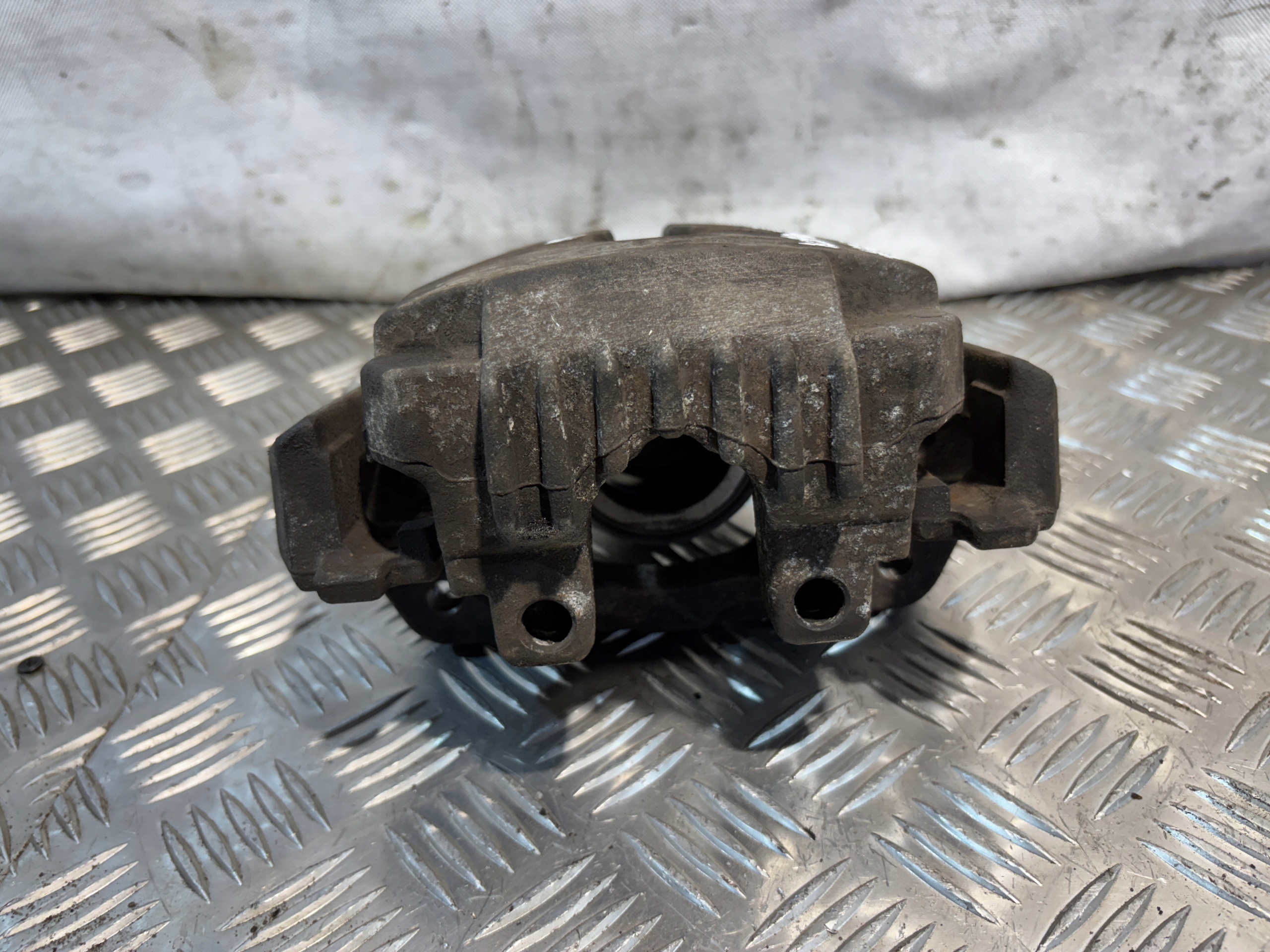 strmeň Brzdový ľavý predok BMW E60 2,0D