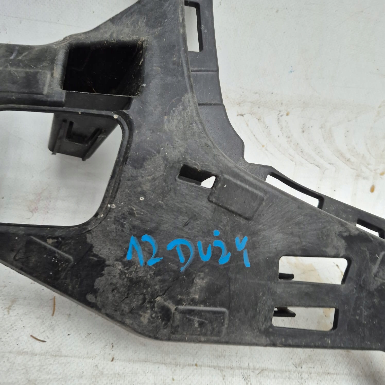 VOLVO S60 III V60 II 18 - holder support bracket left of a bumper 31455652