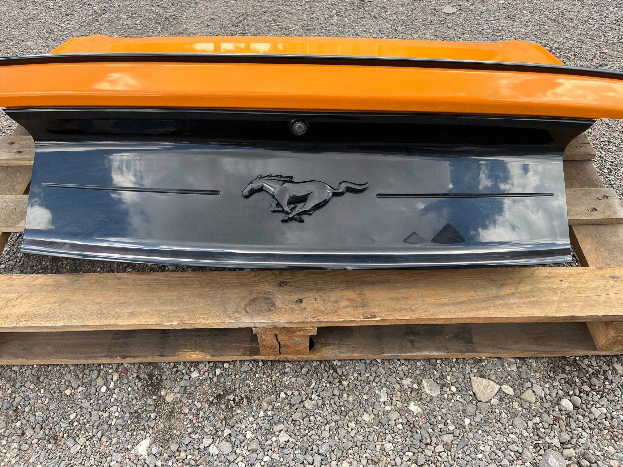 trunk door boot kamera spoiler Ford Mustang 2018